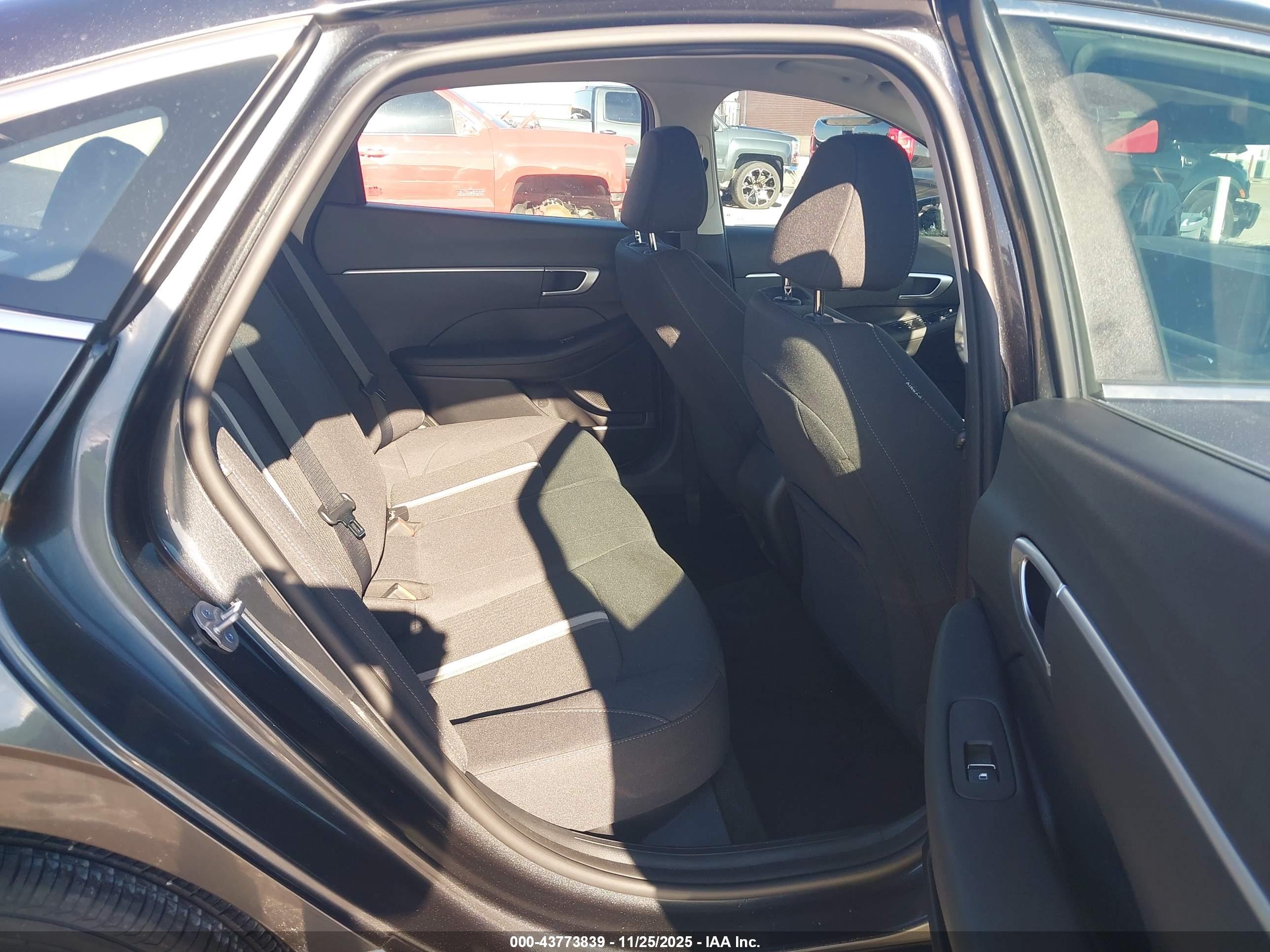 HYUNDAI SONATA image 8