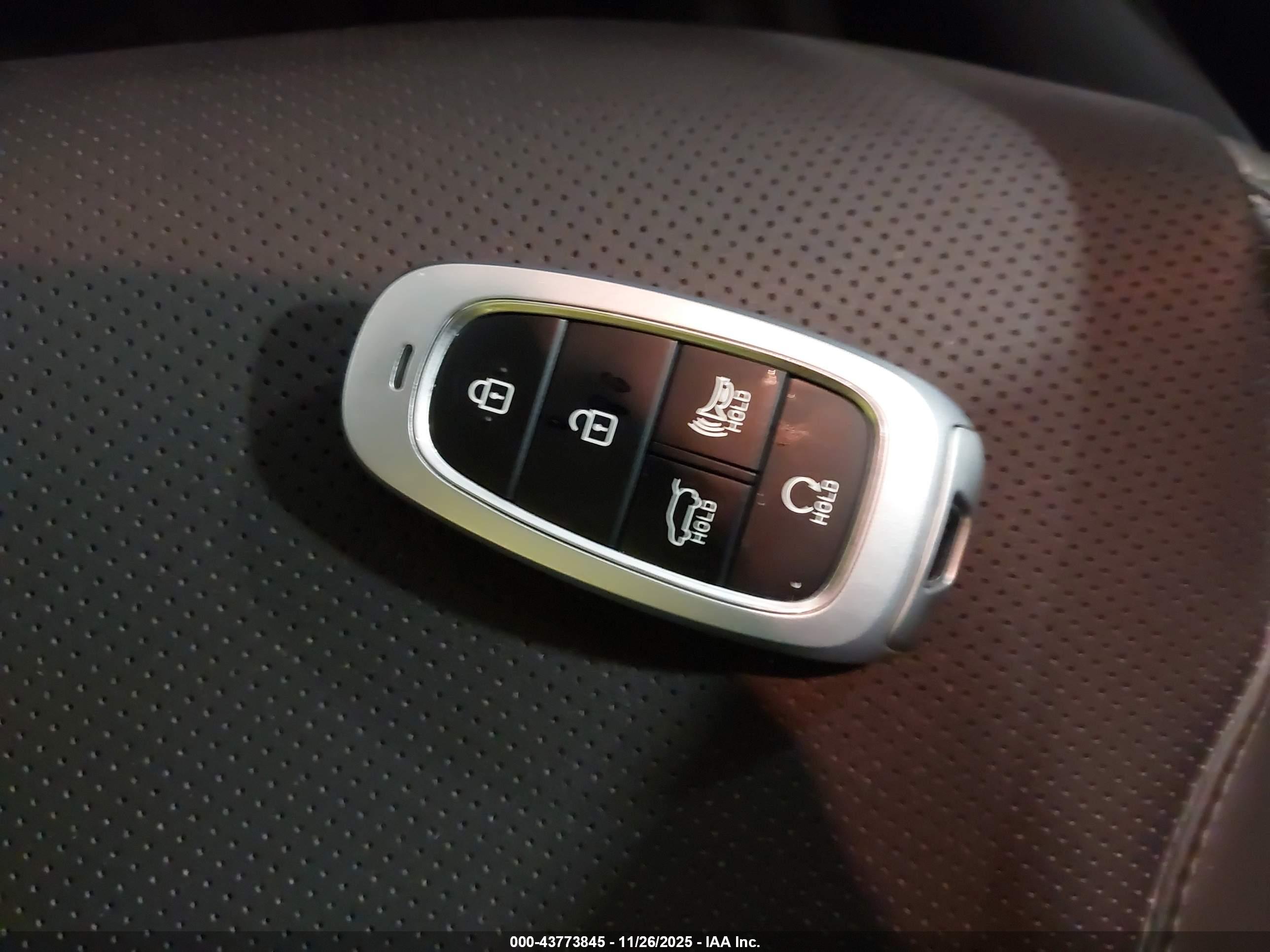 HYUNDAI TUCSON image 11