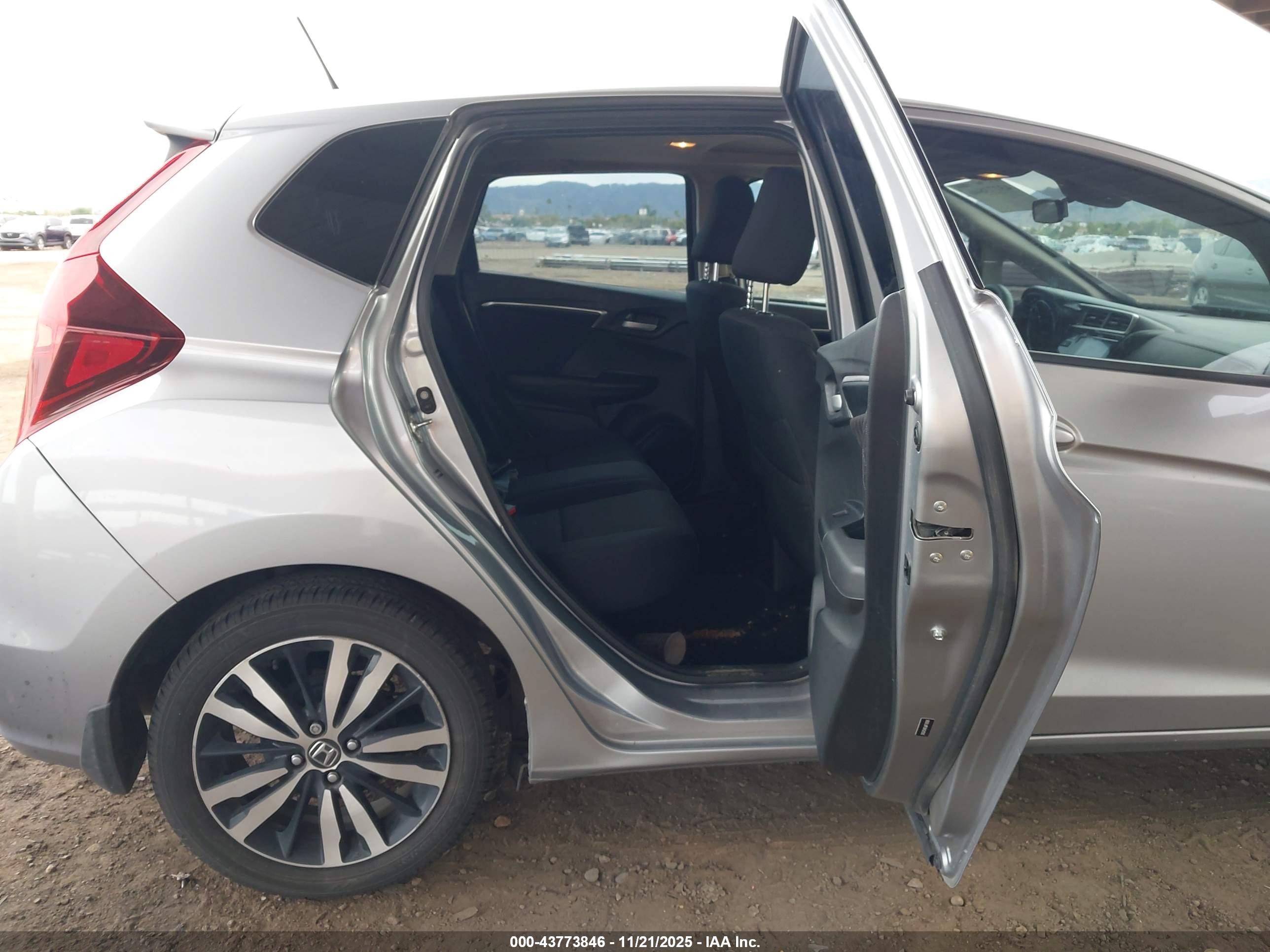 HONDA FIT image 8