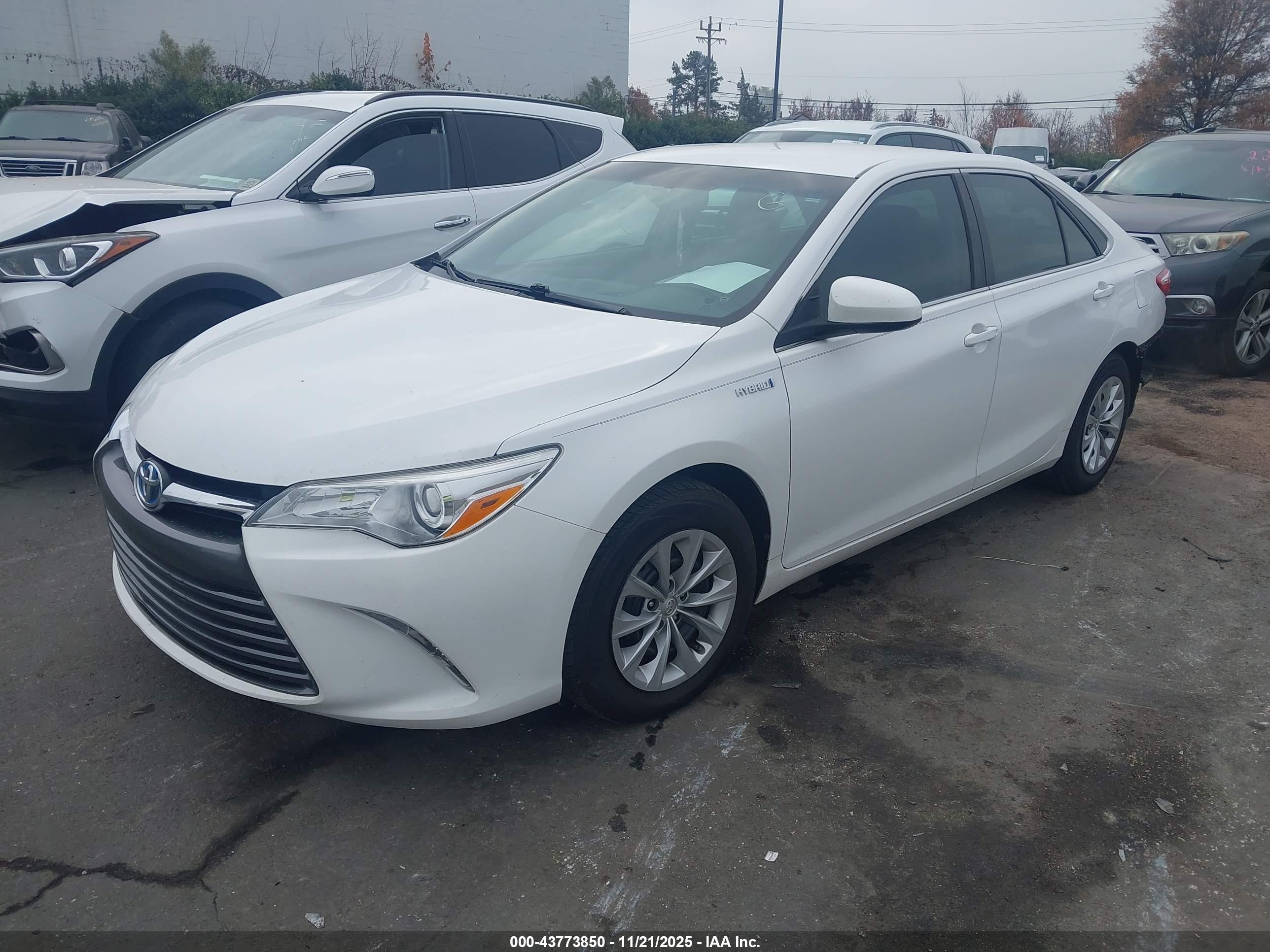 TOYOTA CAMRY image 2