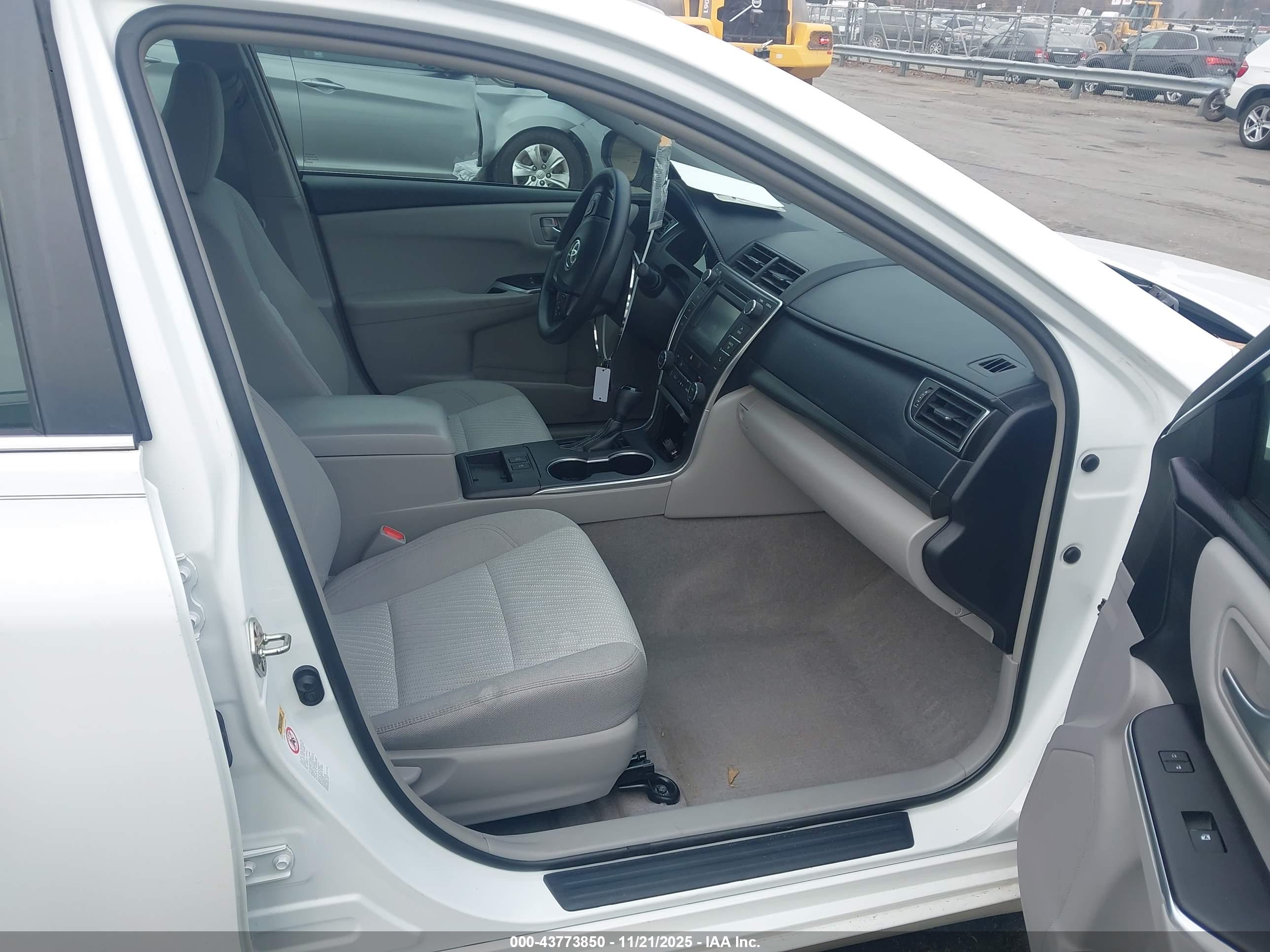 TOYOTA CAMRY image 5