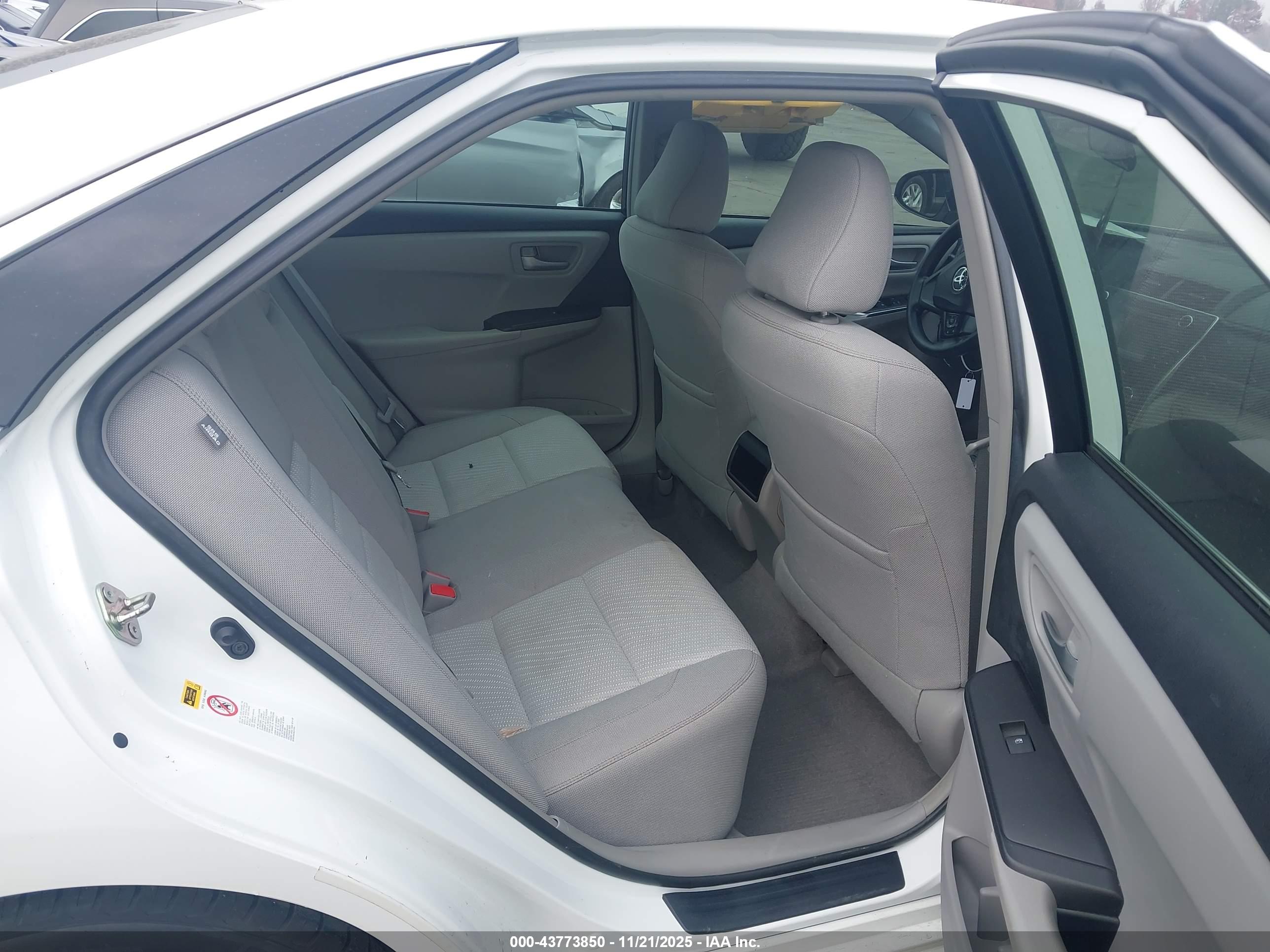 TOYOTA CAMRY image 8
