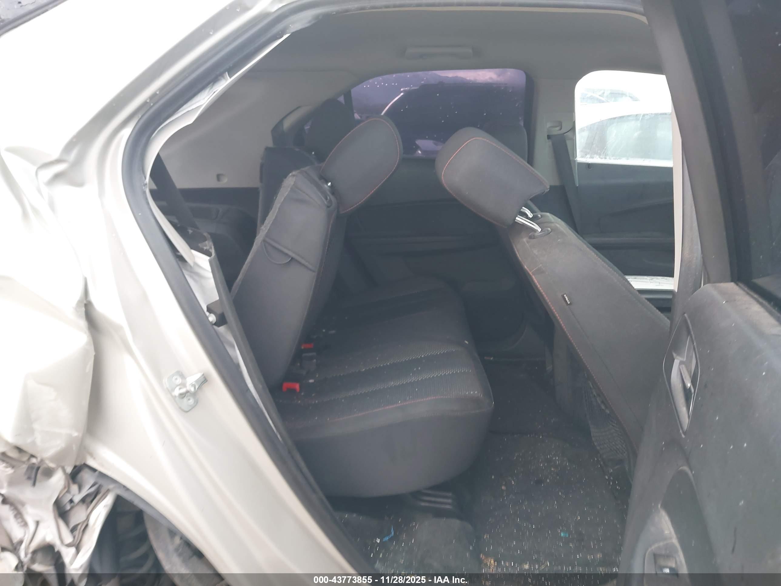 CHEVROLET EQUINOX image 8