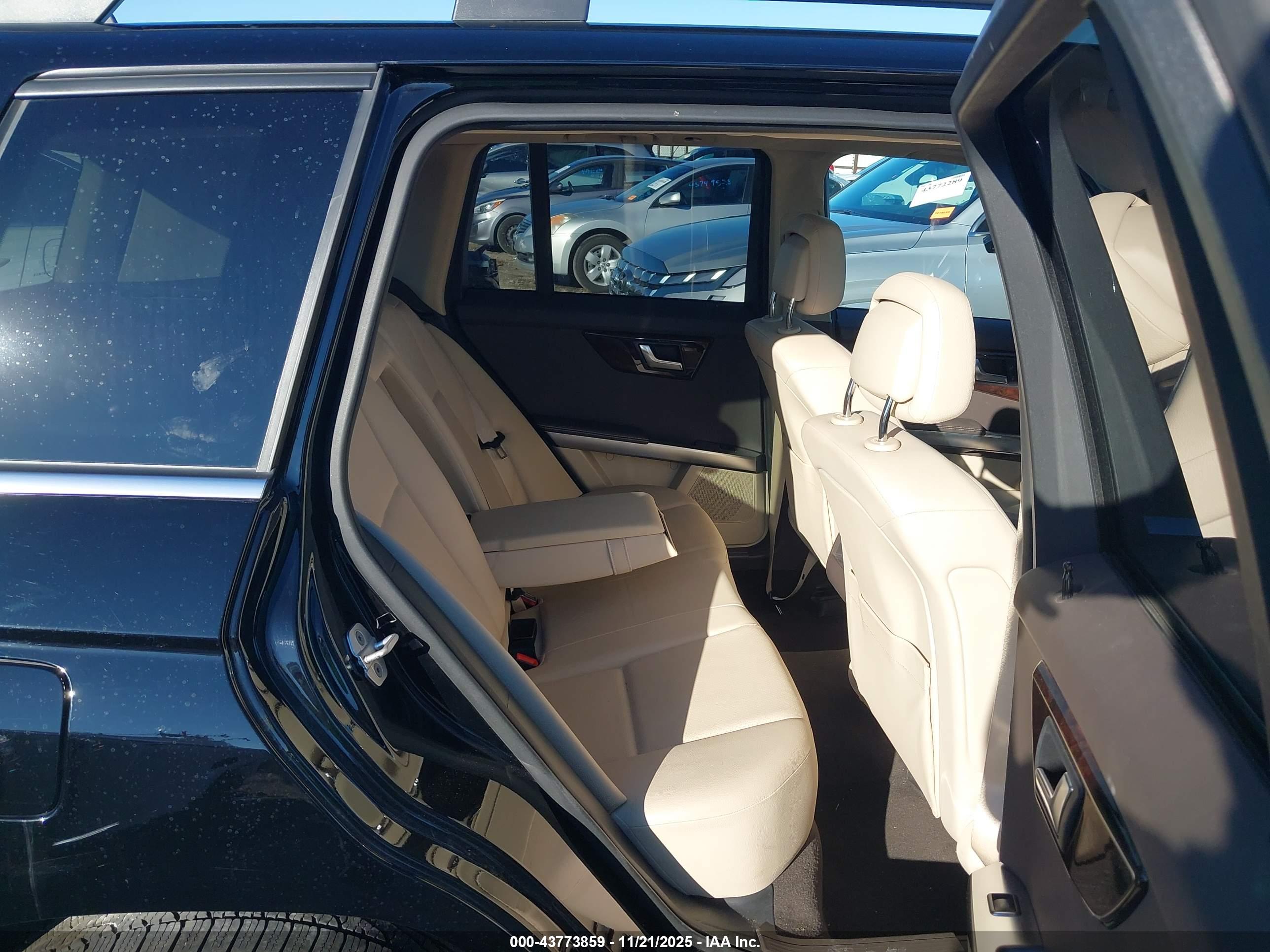 MERCEDES-BENZ GLK image 8