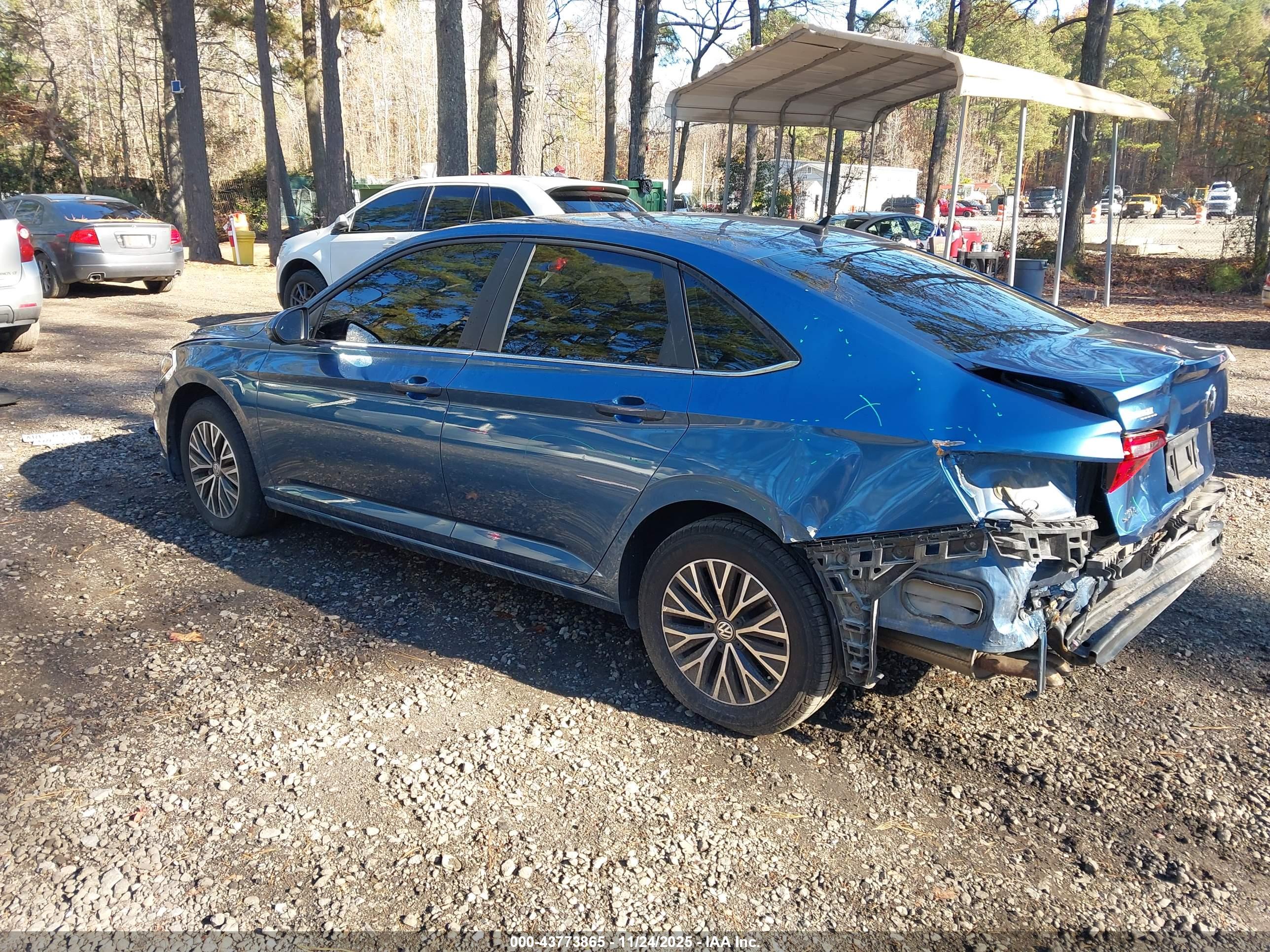 VOLKSWAGEN JETTA image 3