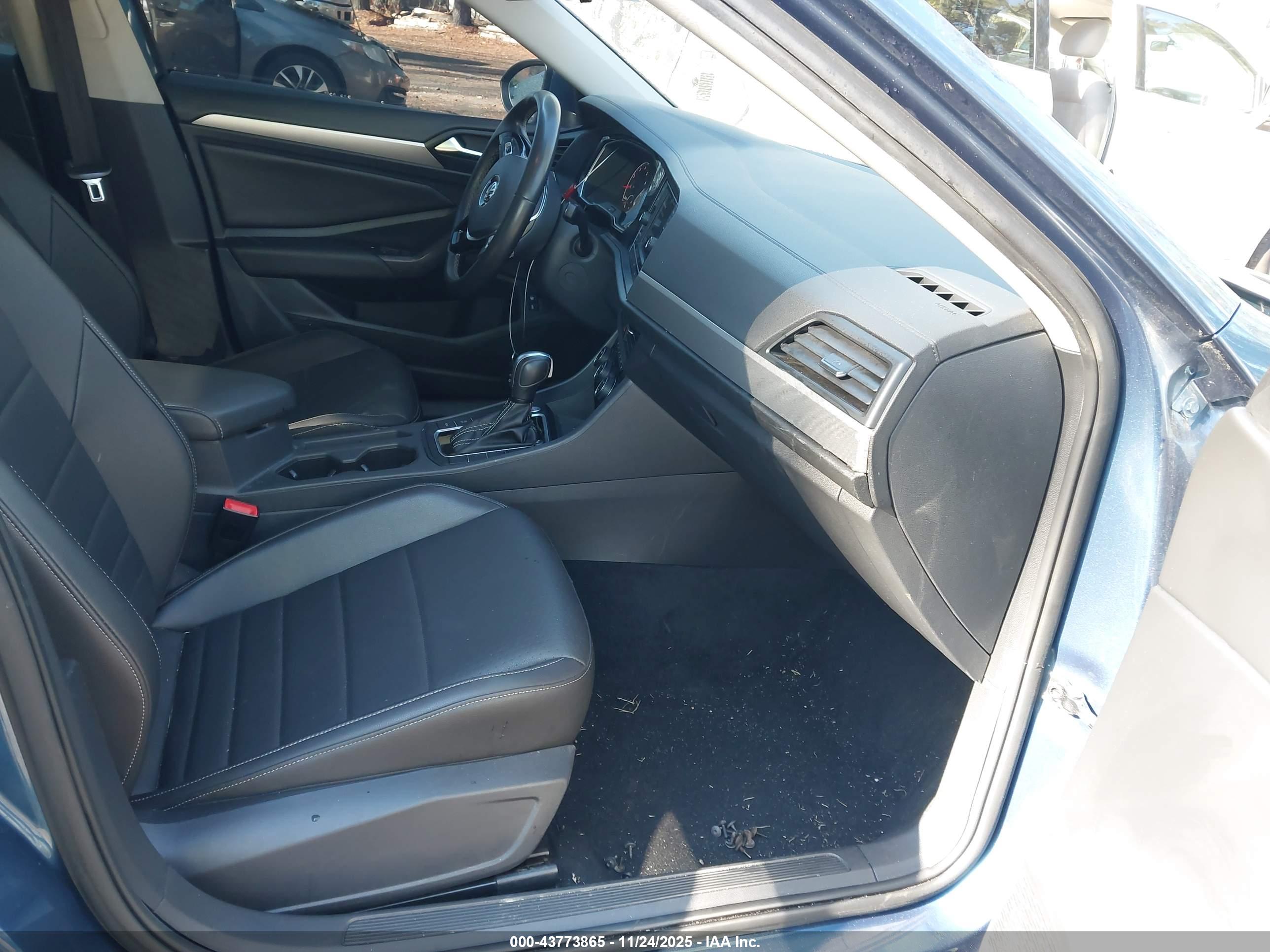 VOLKSWAGEN JETTA image 5