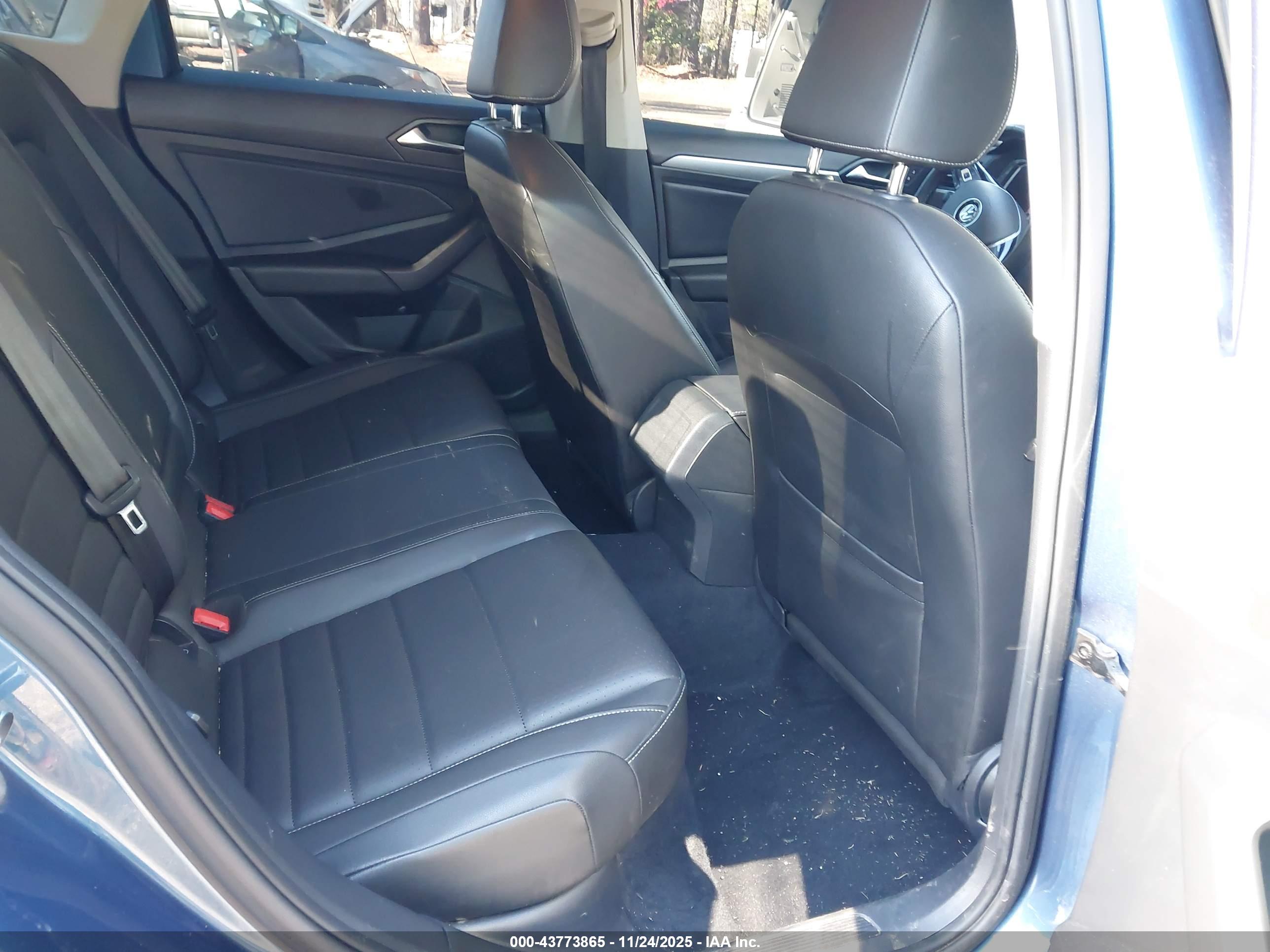 VOLKSWAGEN JETTA image 8