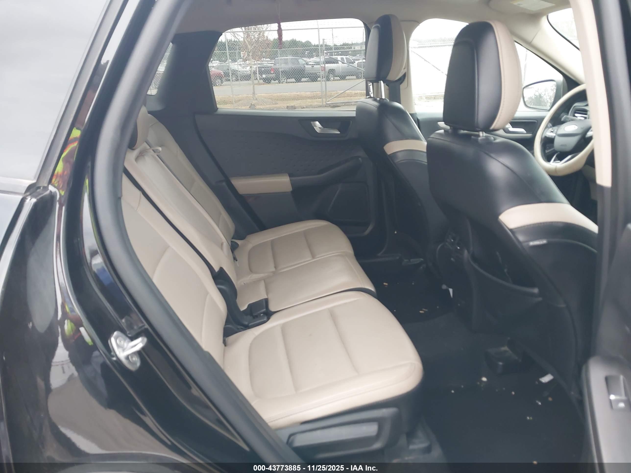 FORD ESCAPE image 8