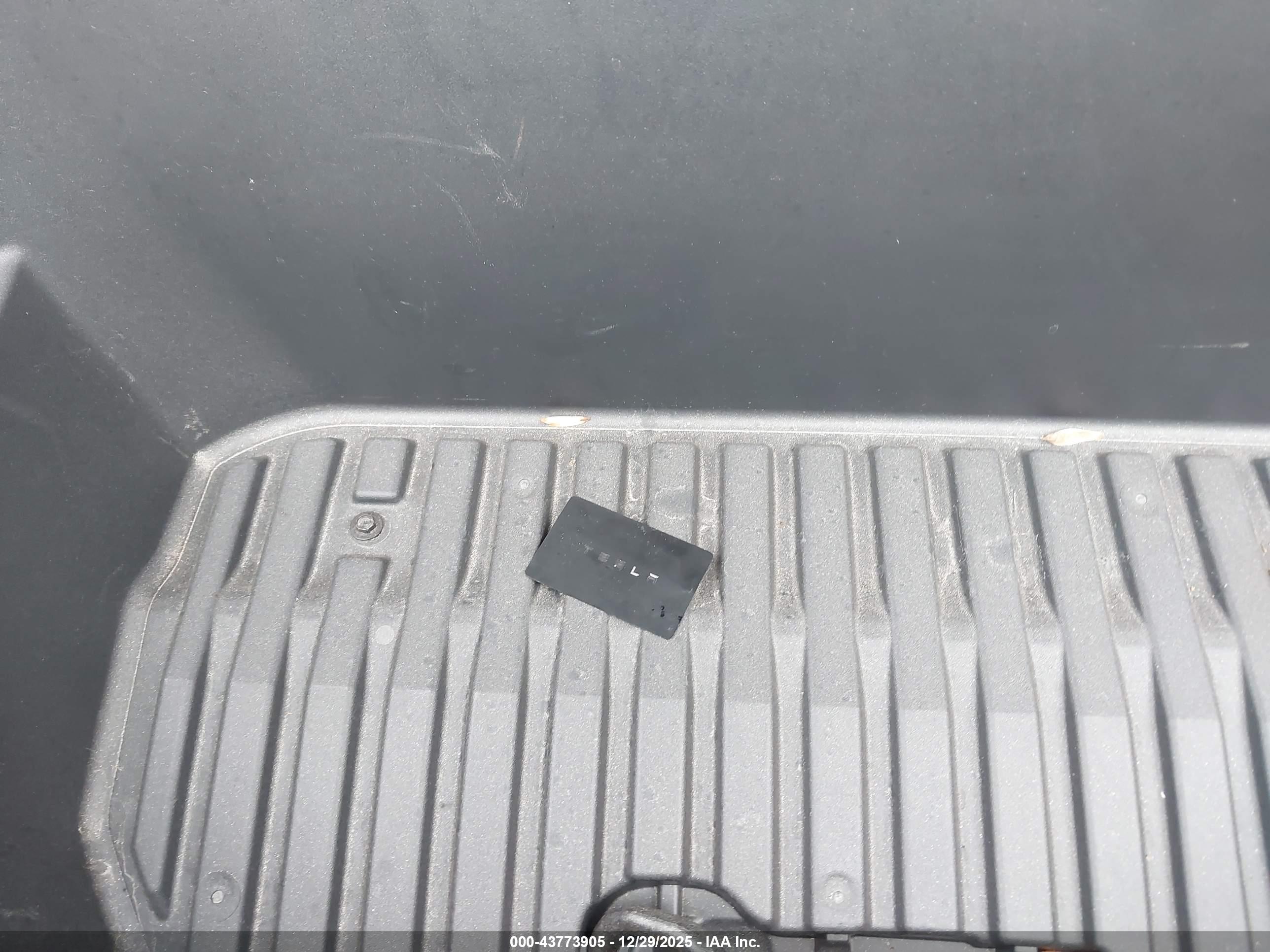 TESLA MODEL image 11
