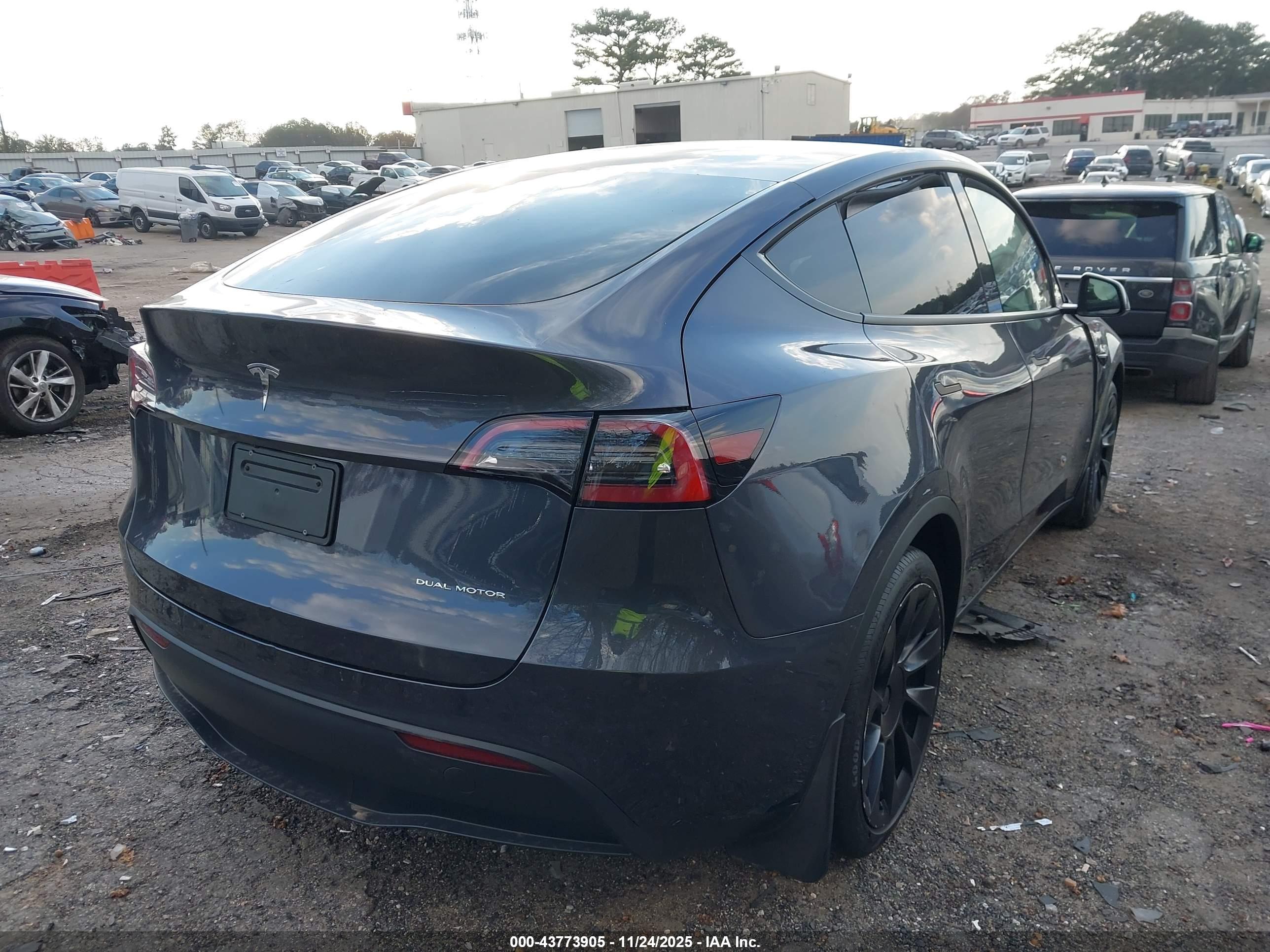 TESLA MODEL image 4