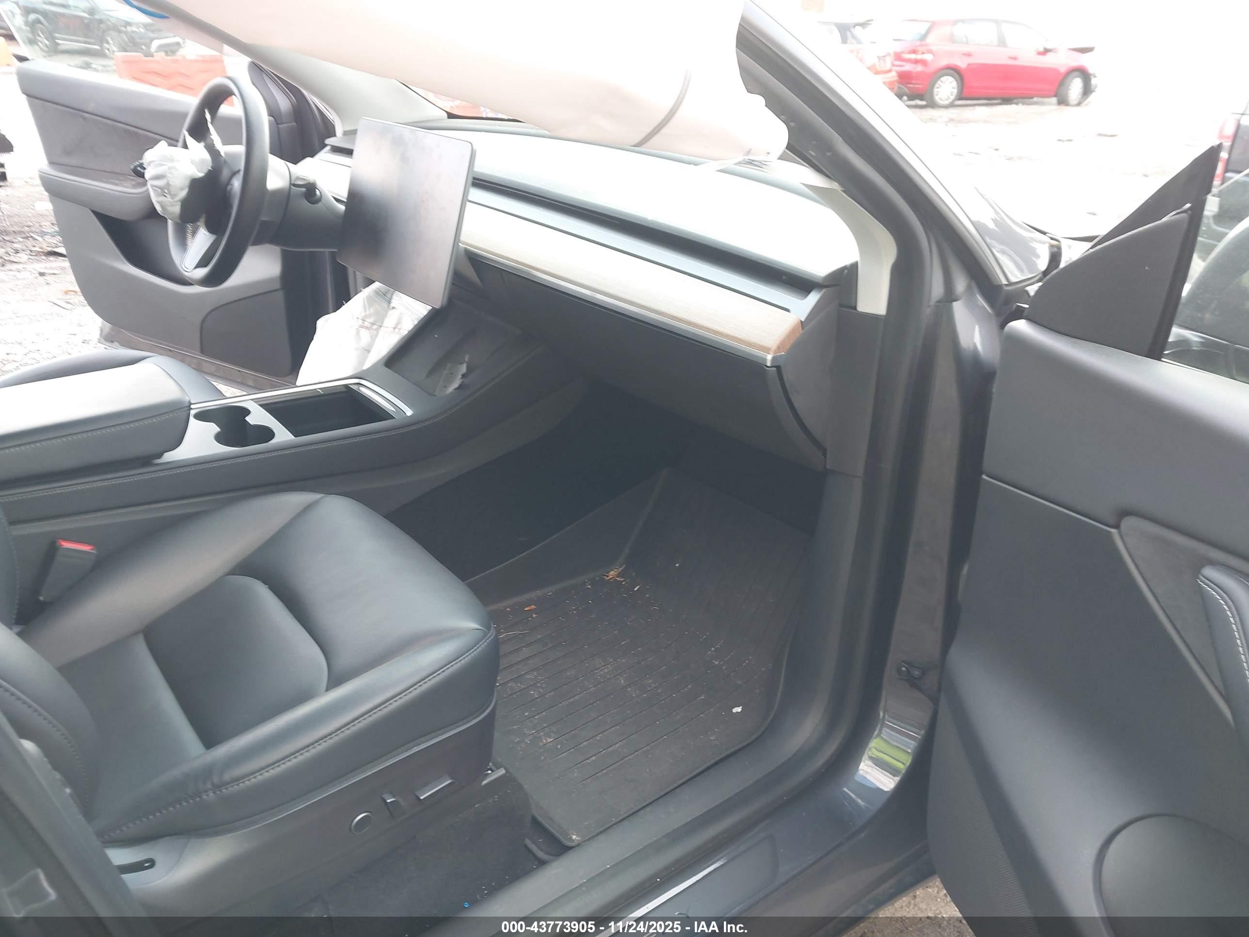 TESLA MODEL image 5