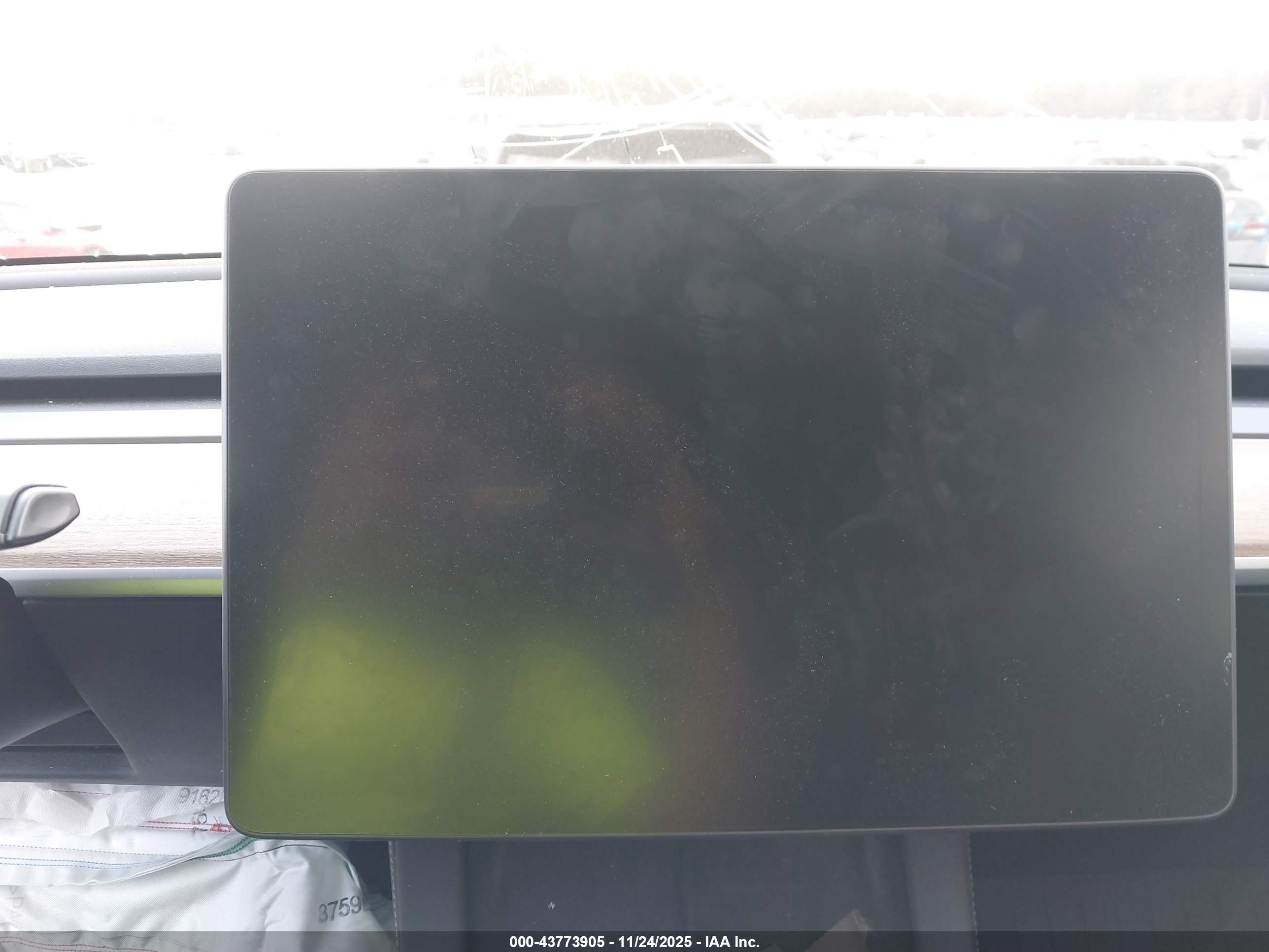 TESLA MODEL image 7