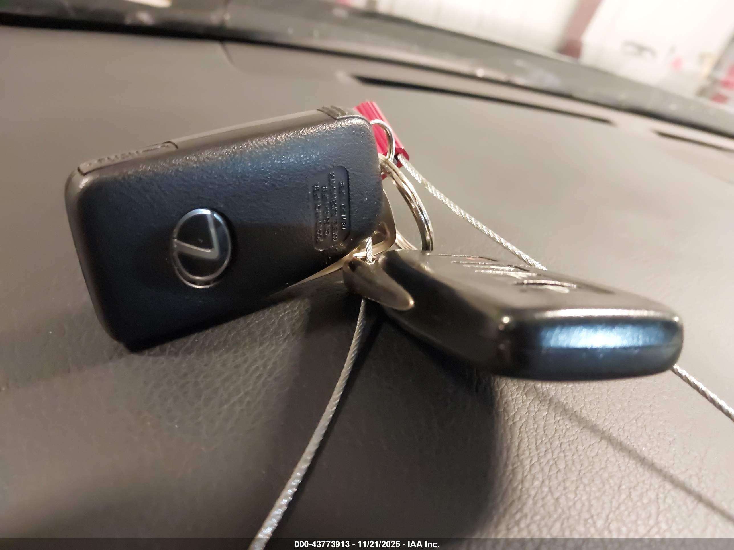 LEXUS ES image 11
