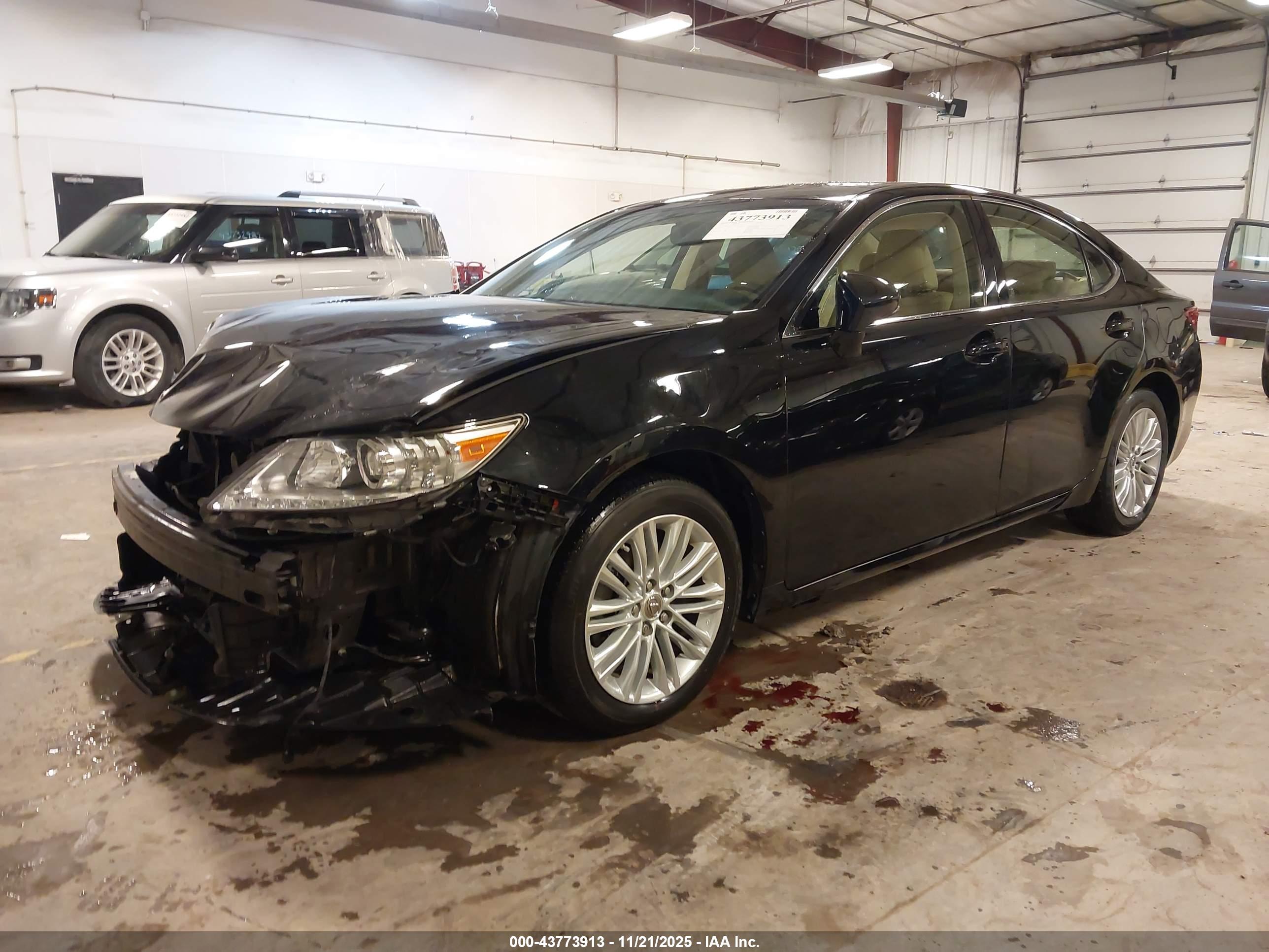 LEXUS ES image 2