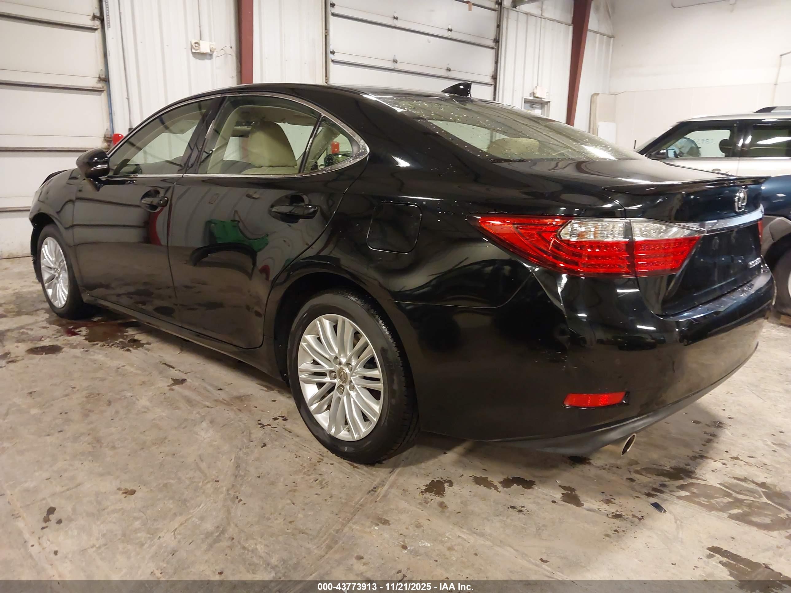 LEXUS ES image 3
