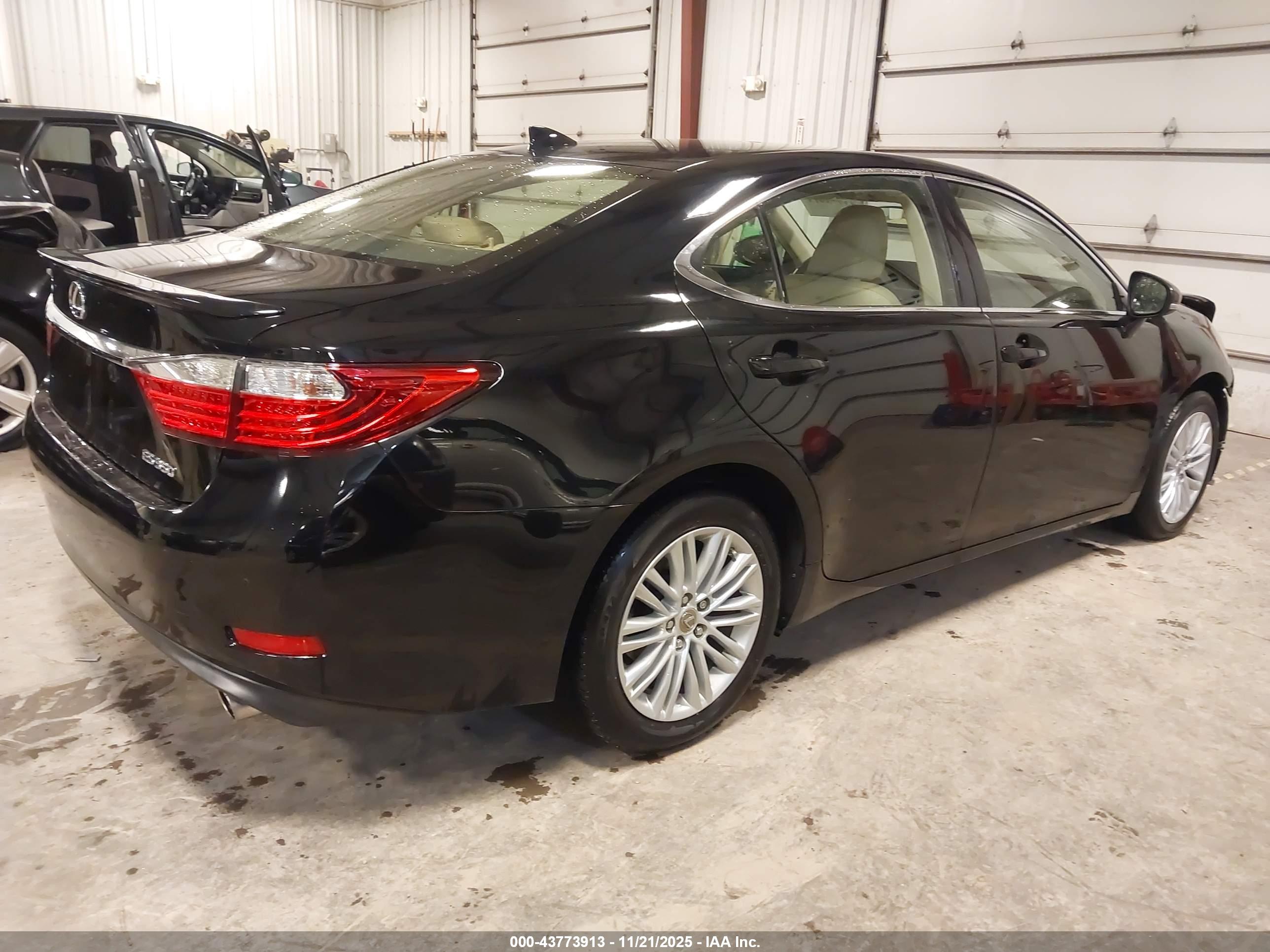 LEXUS ES image 4