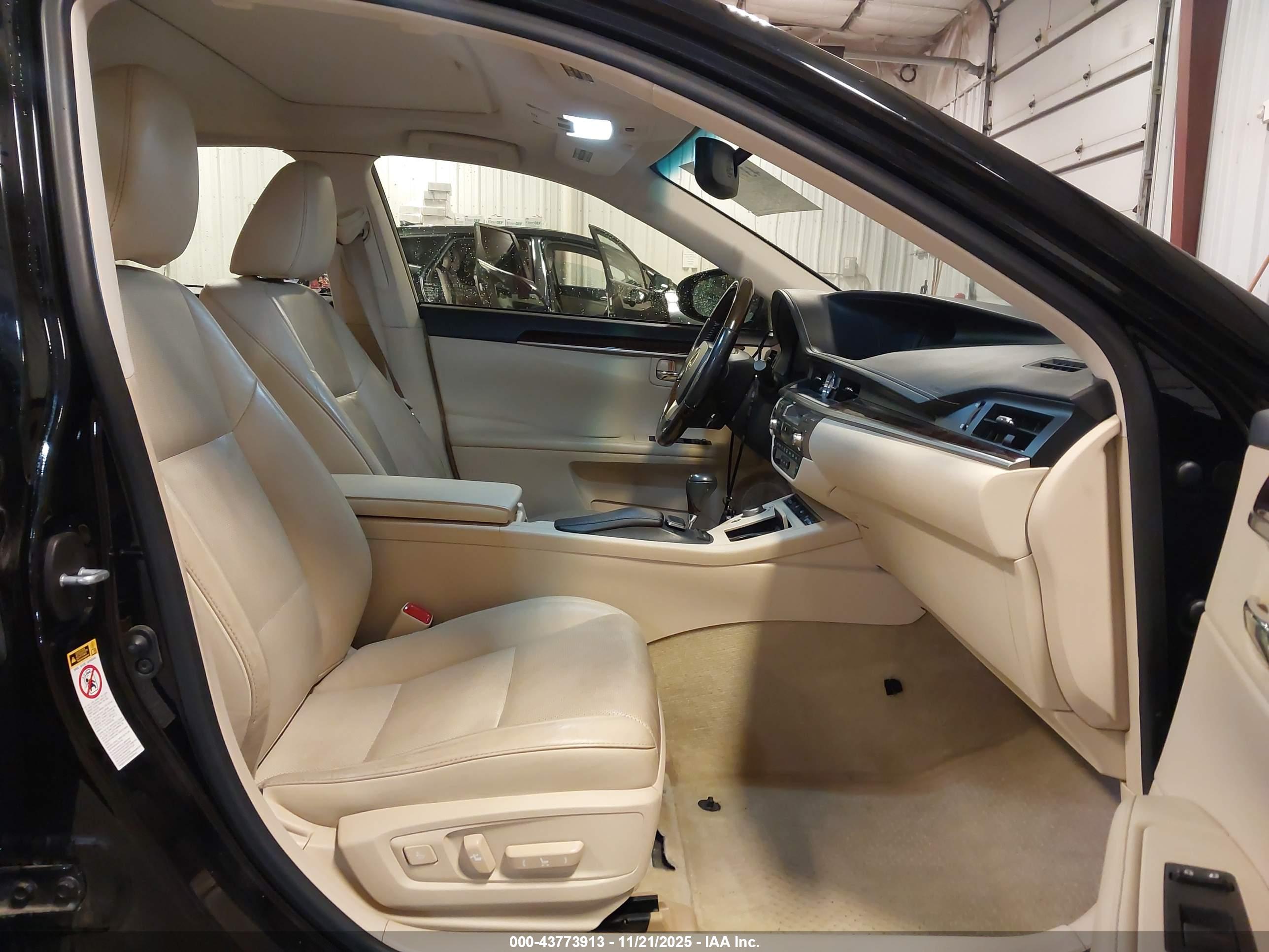 LEXUS ES image 5