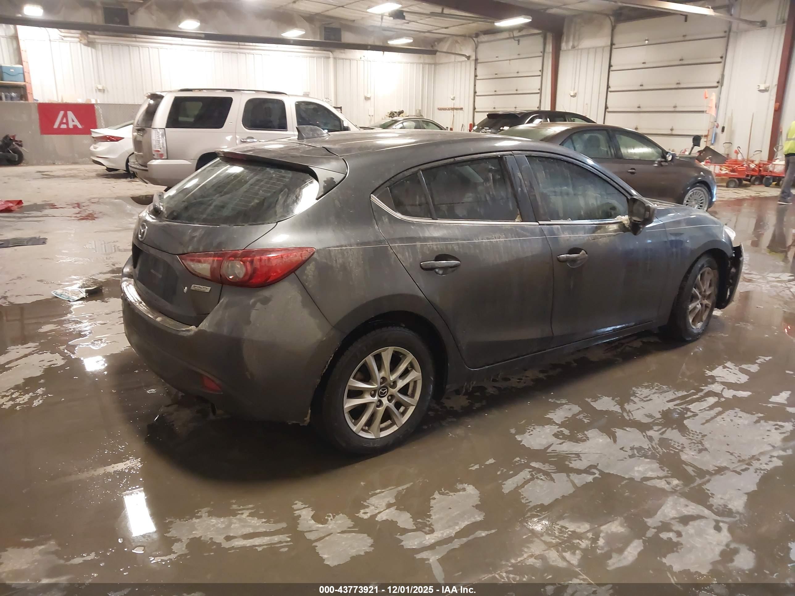MAZDA MAZDA3 image 4