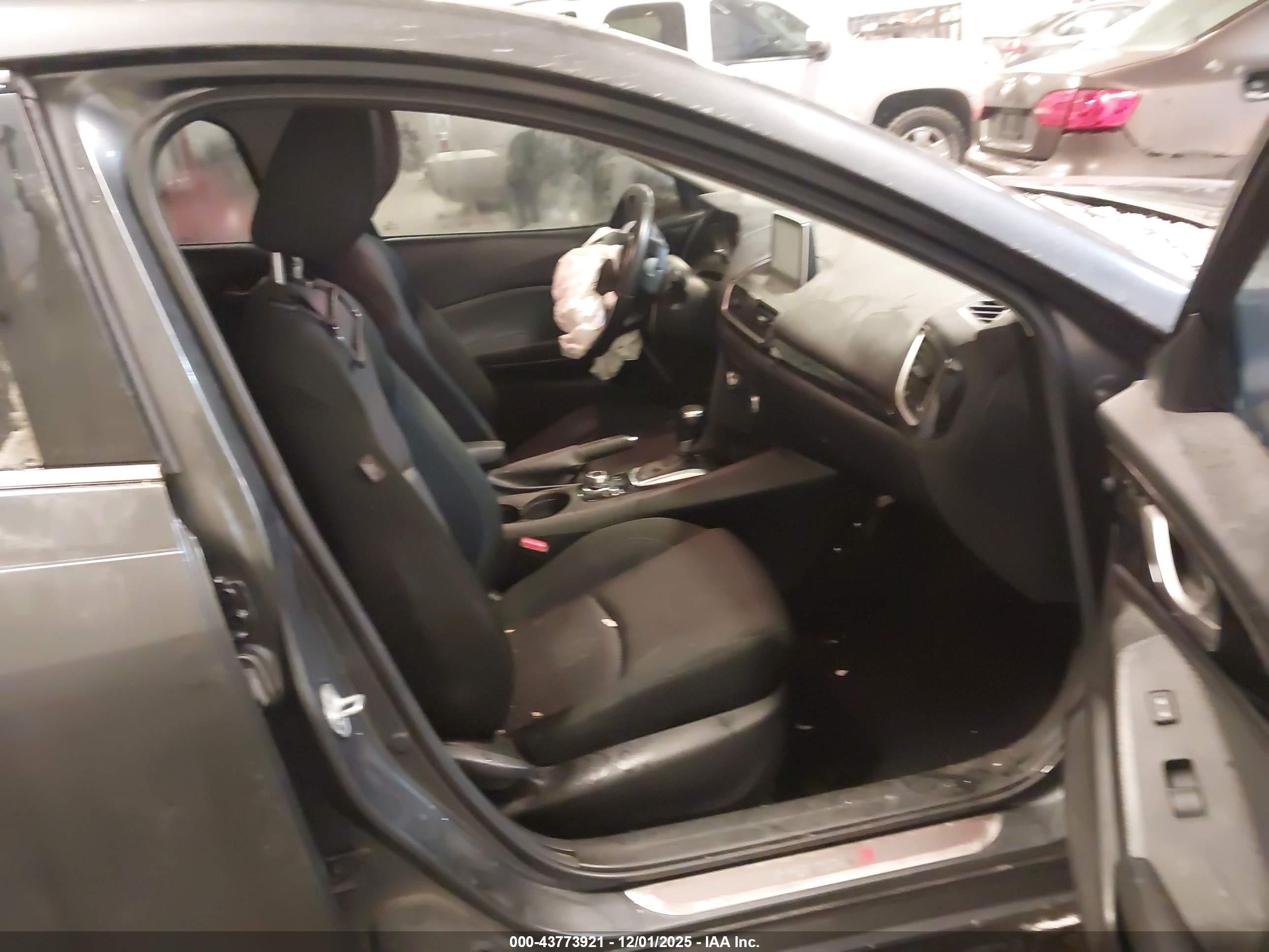MAZDA MAZDA3 image 5