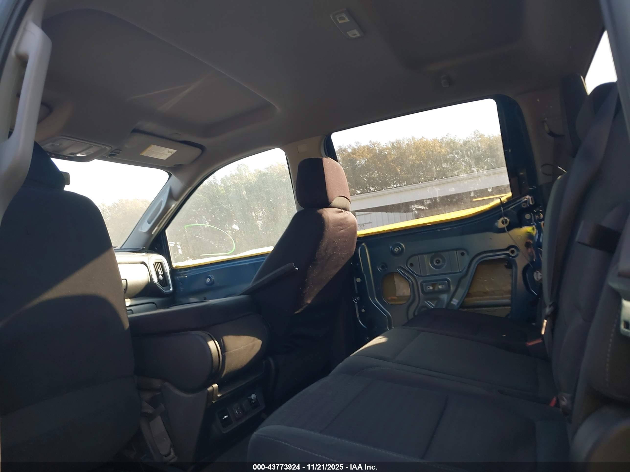 GMC SIERRA image 8