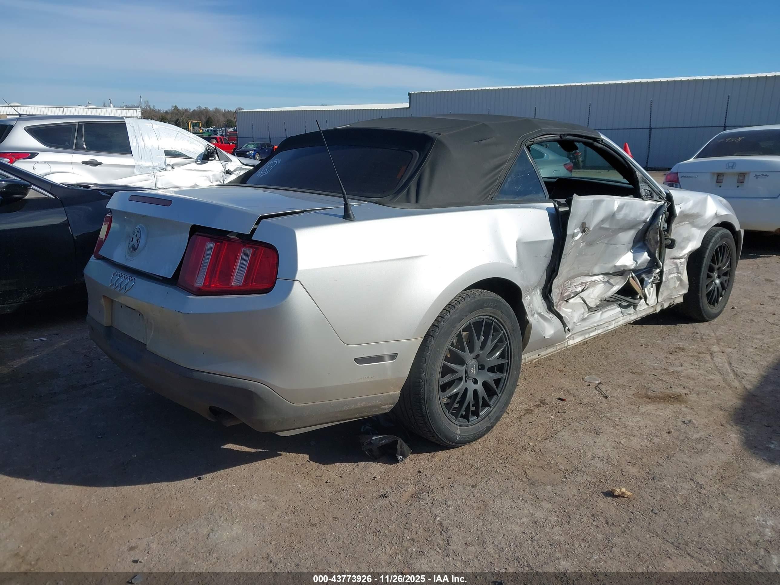 FORD MUSTANG image 4