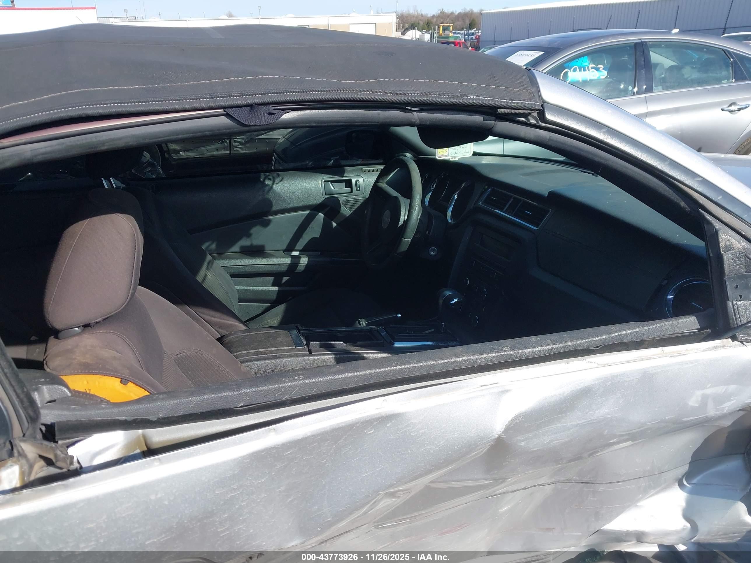 FORD MUSTANG image 5