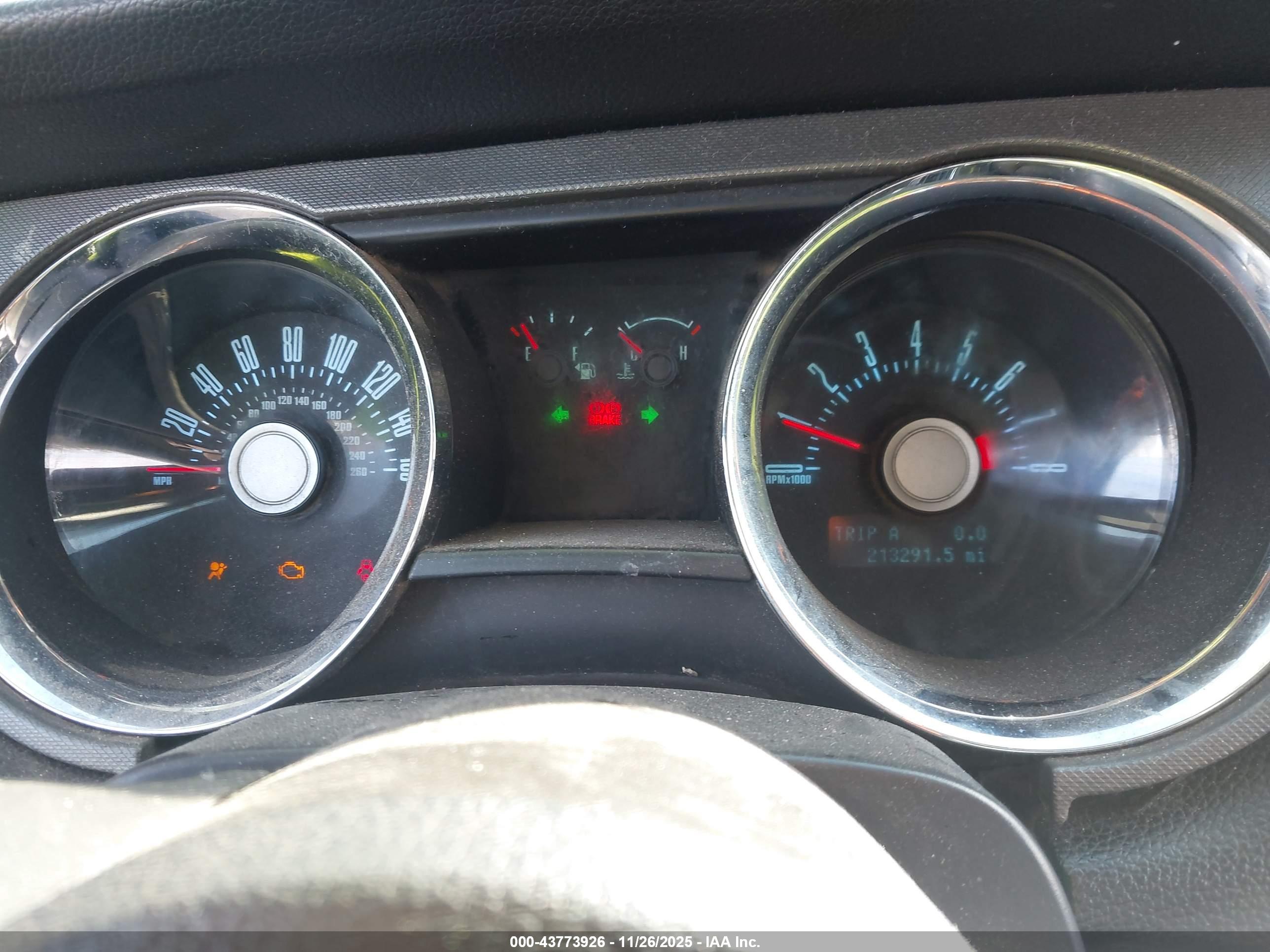FORD MUSTANG image 7