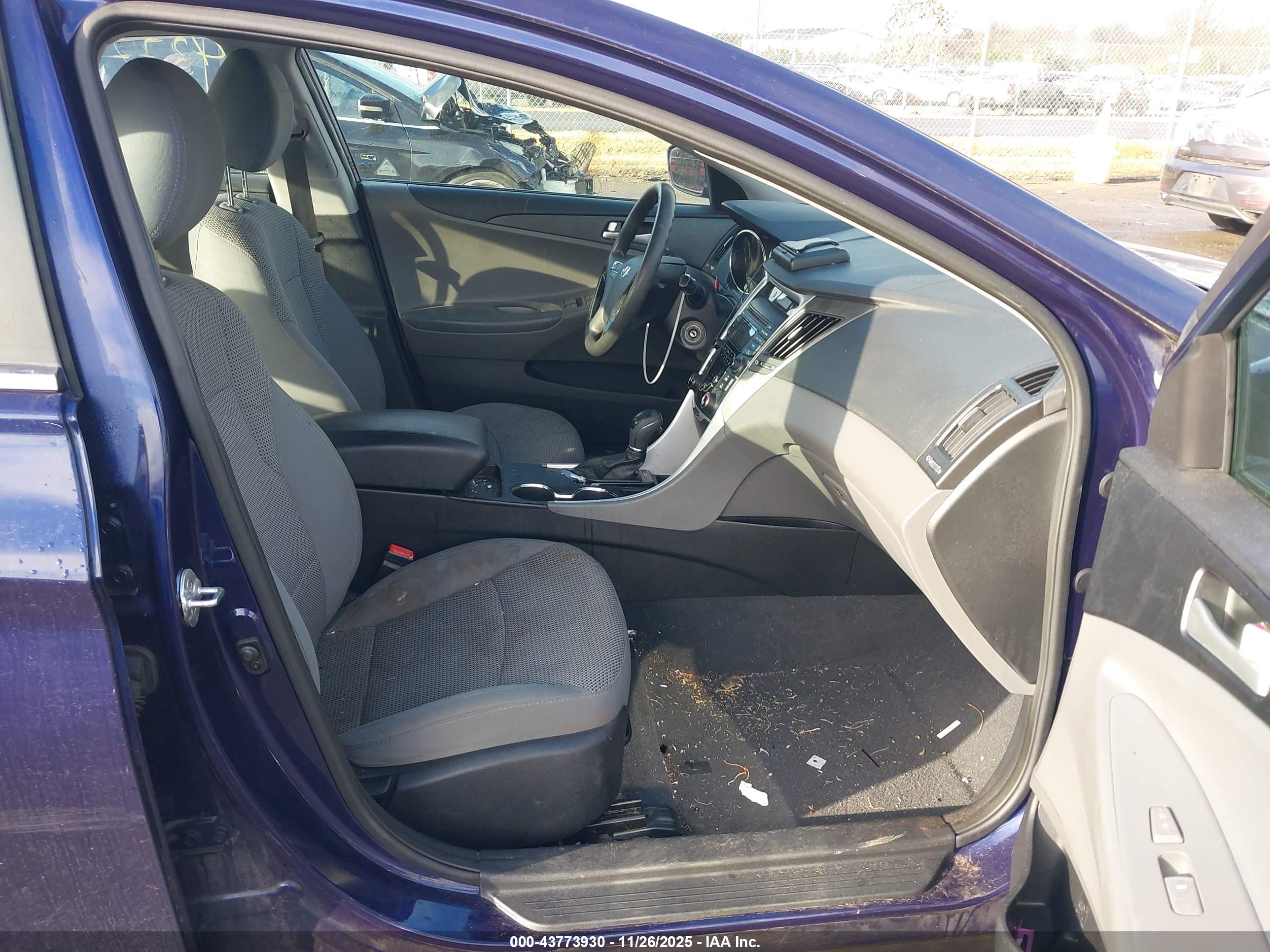 HYUNDAI SONATA image 5