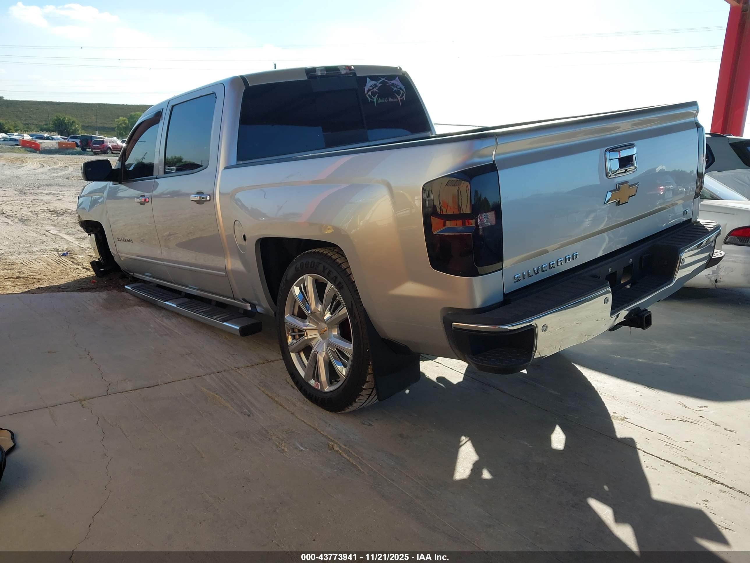 CHEVROLET SILVERADO image 3
