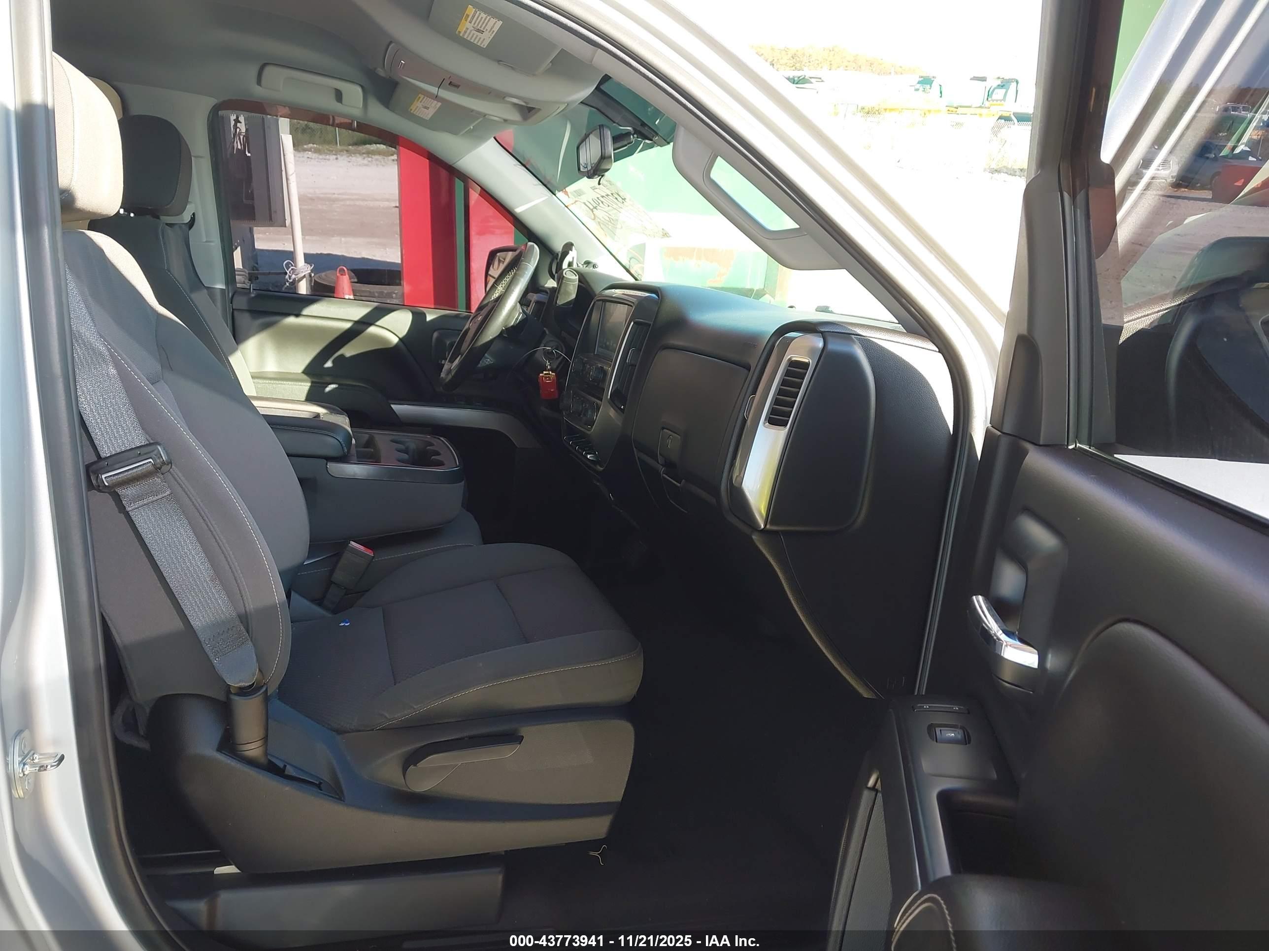 CHEVROLET SILVERADO image 5