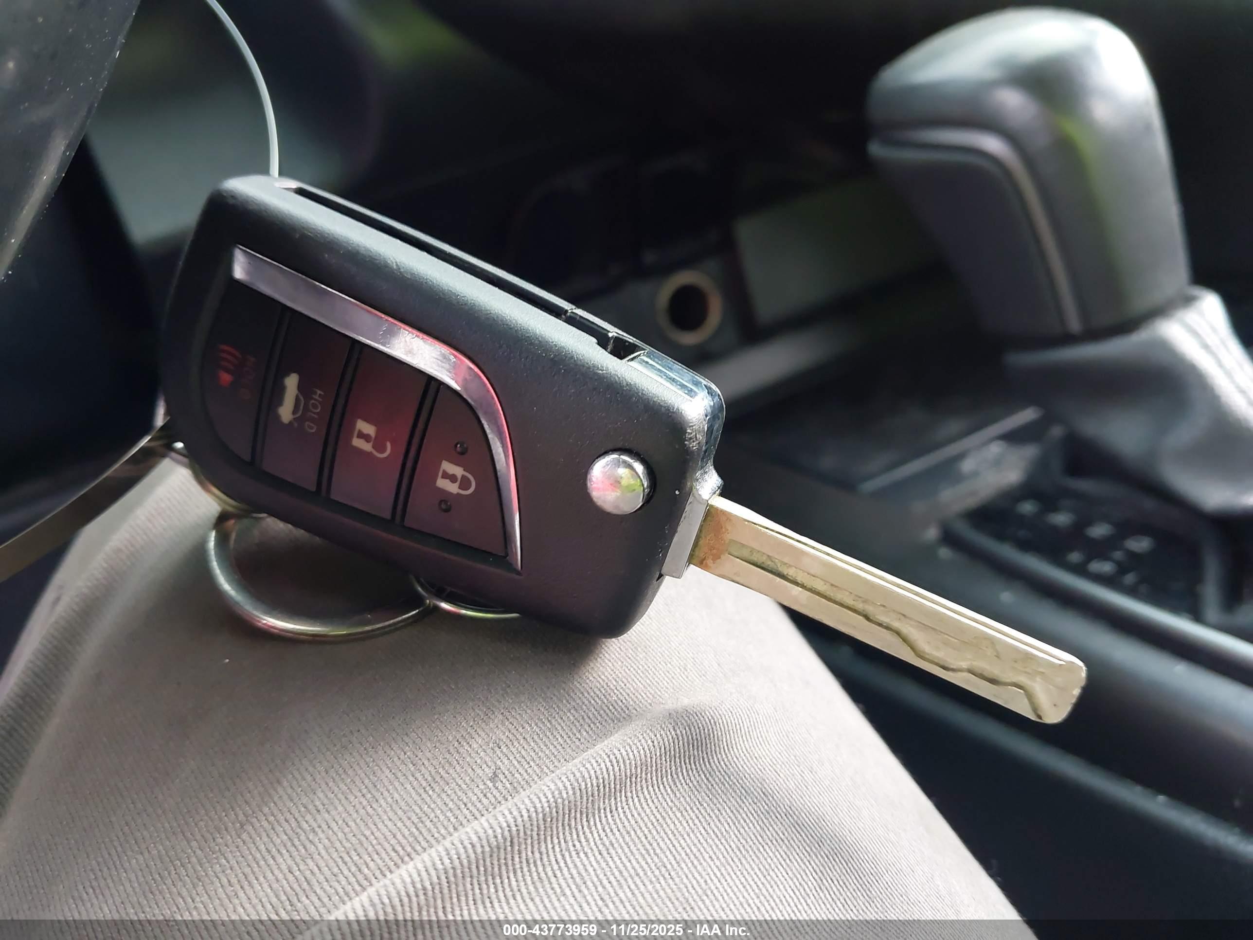 TOYOTA CAMRY image 11