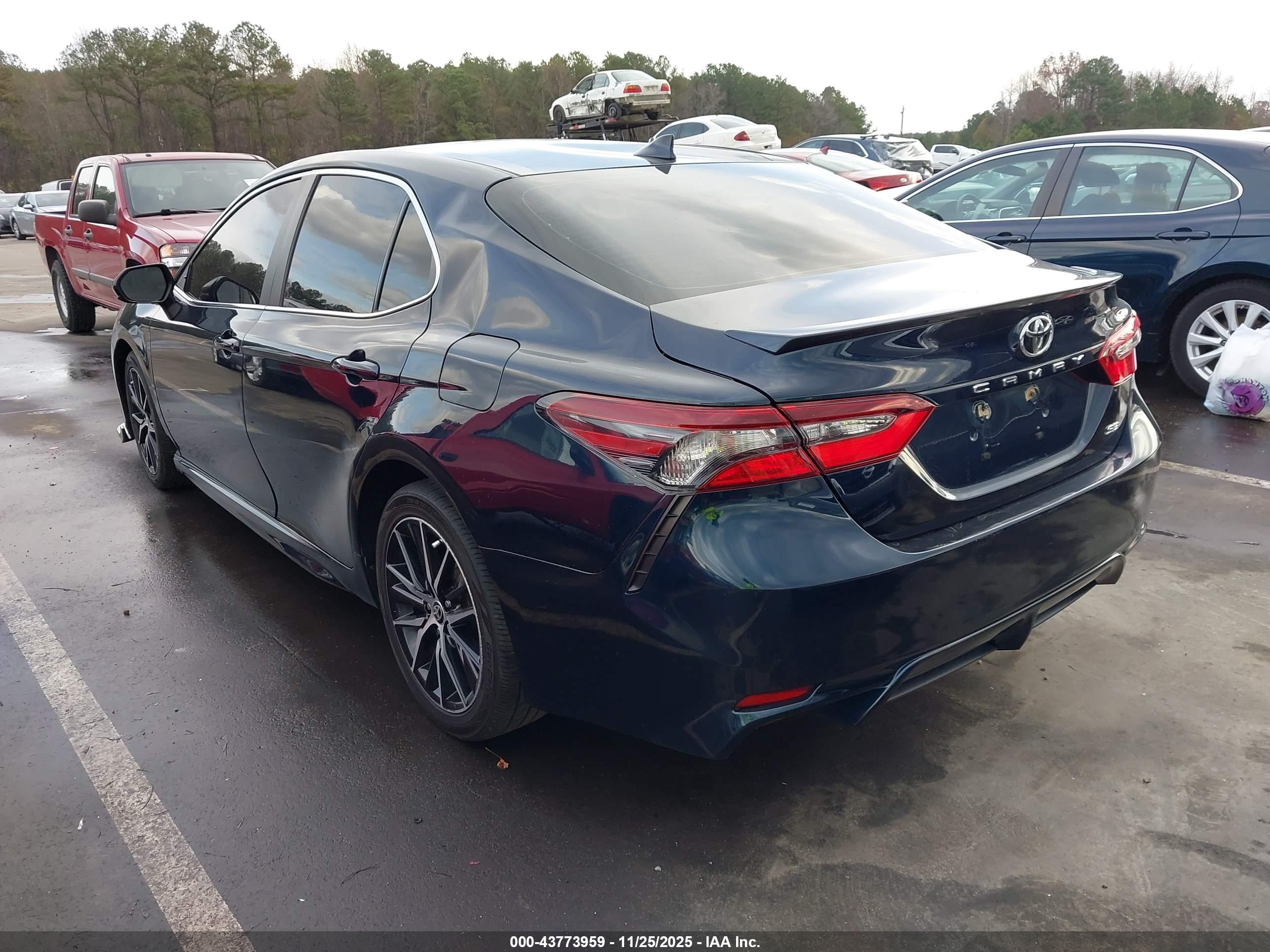 TOYOTA CAMRY image 3
