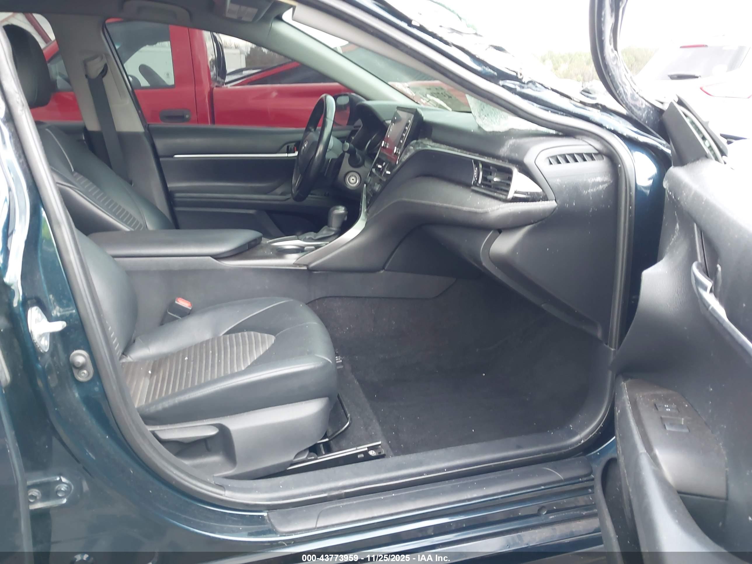 TOYOTA CAMRY image 5