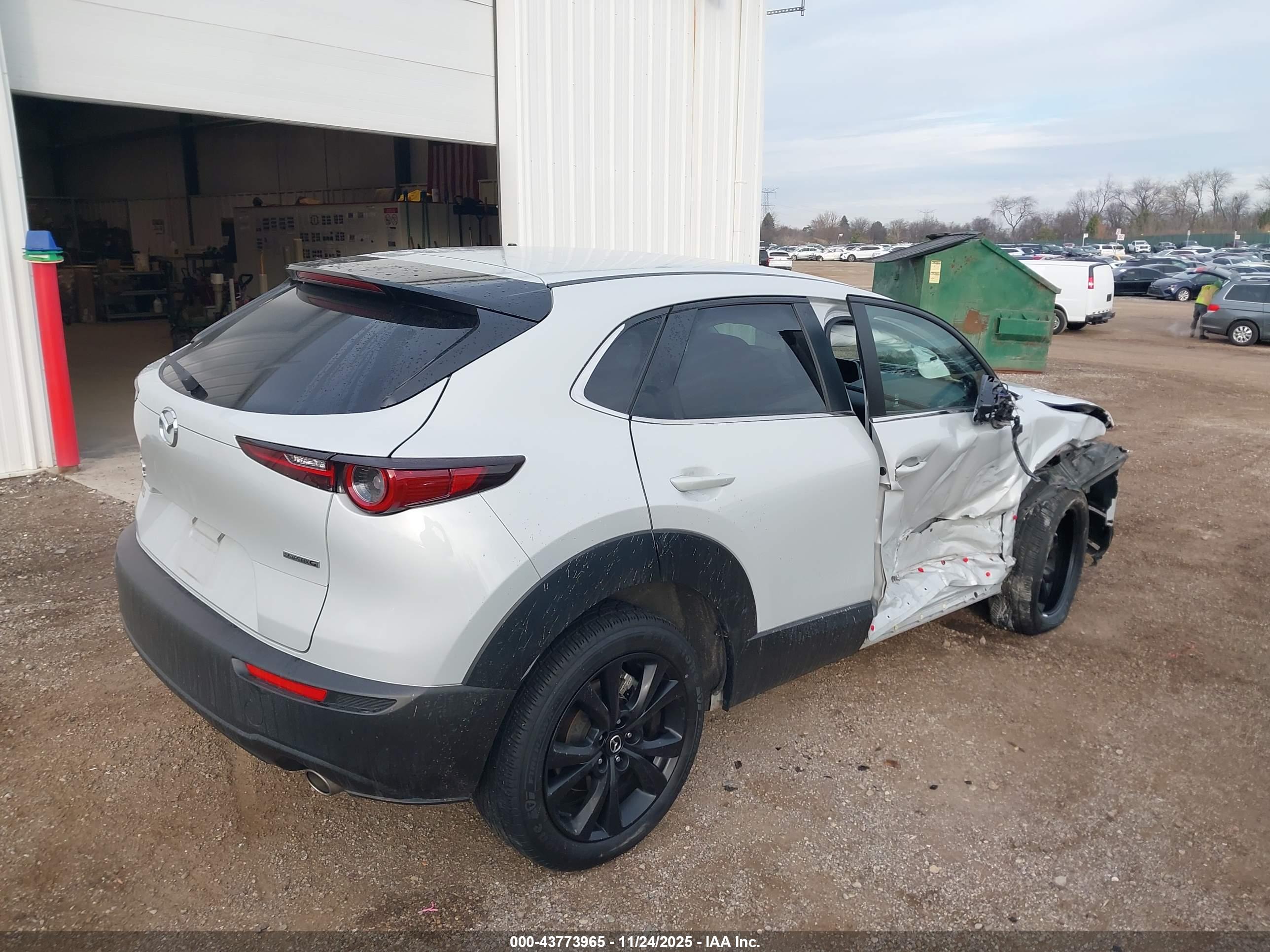 MAZDA CX-30 image 4