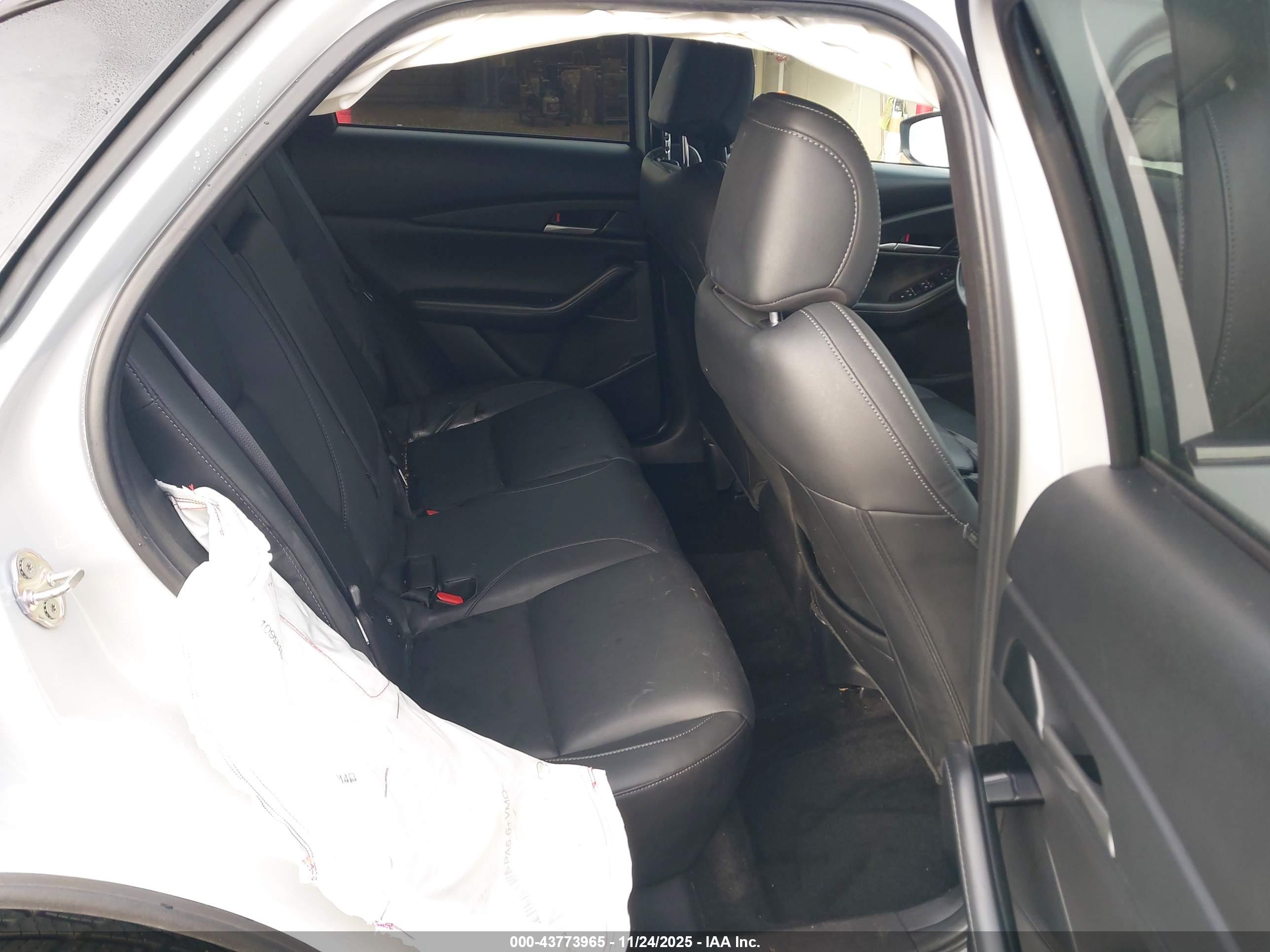 MAZDA CX-30 image 8