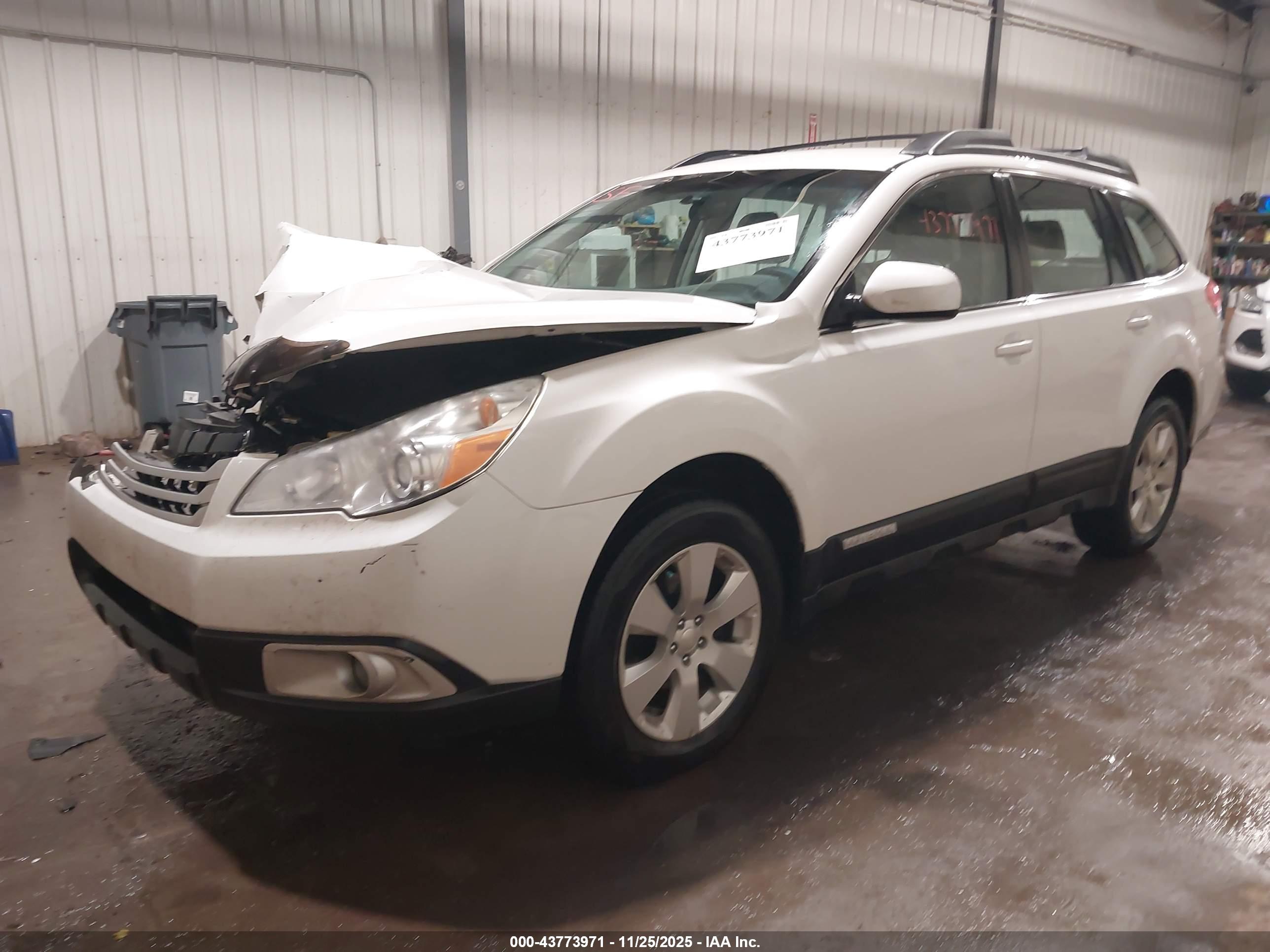 SUBARU OUTBACK image 2