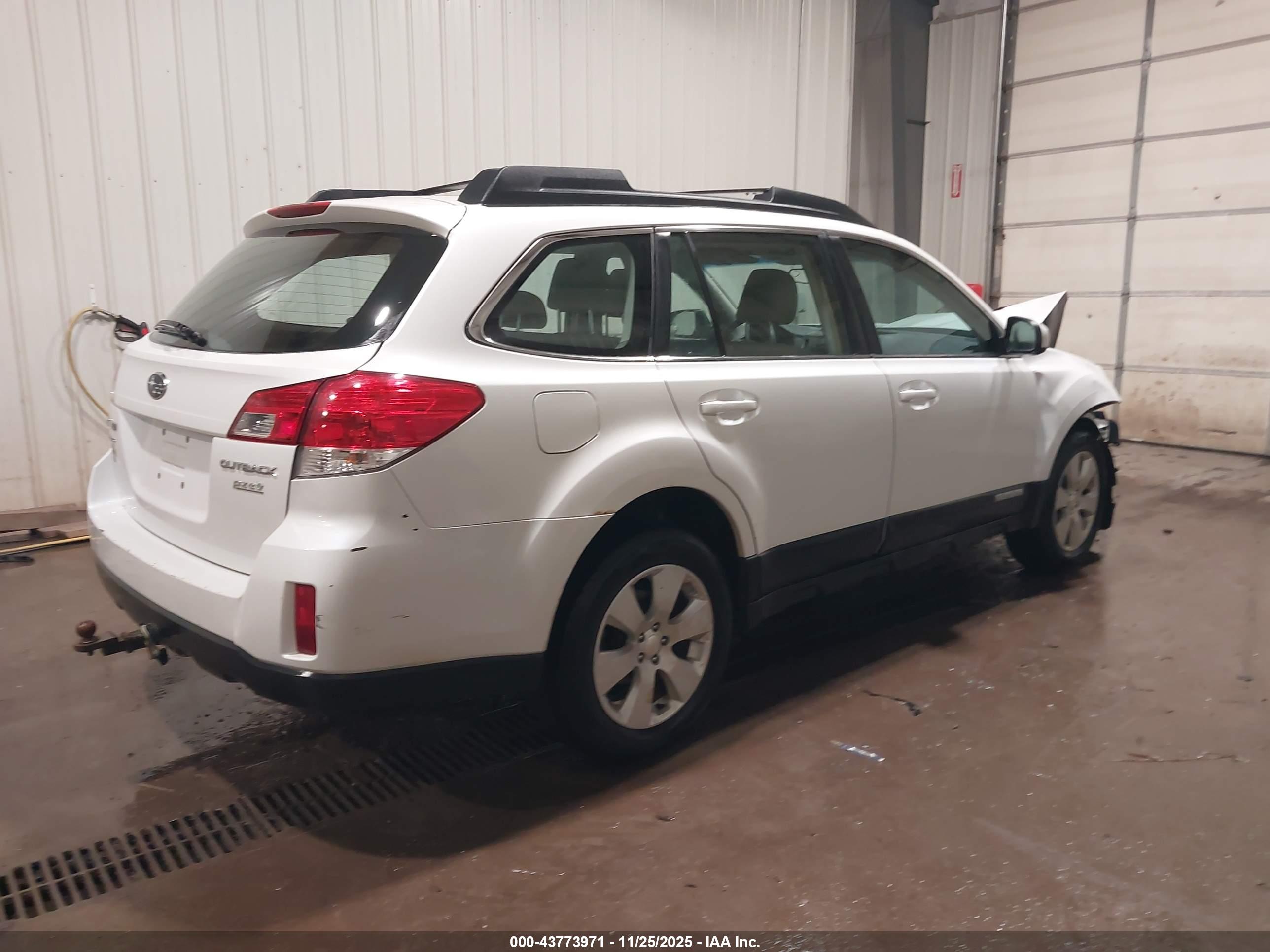 SUBARU OUTBACK image 4