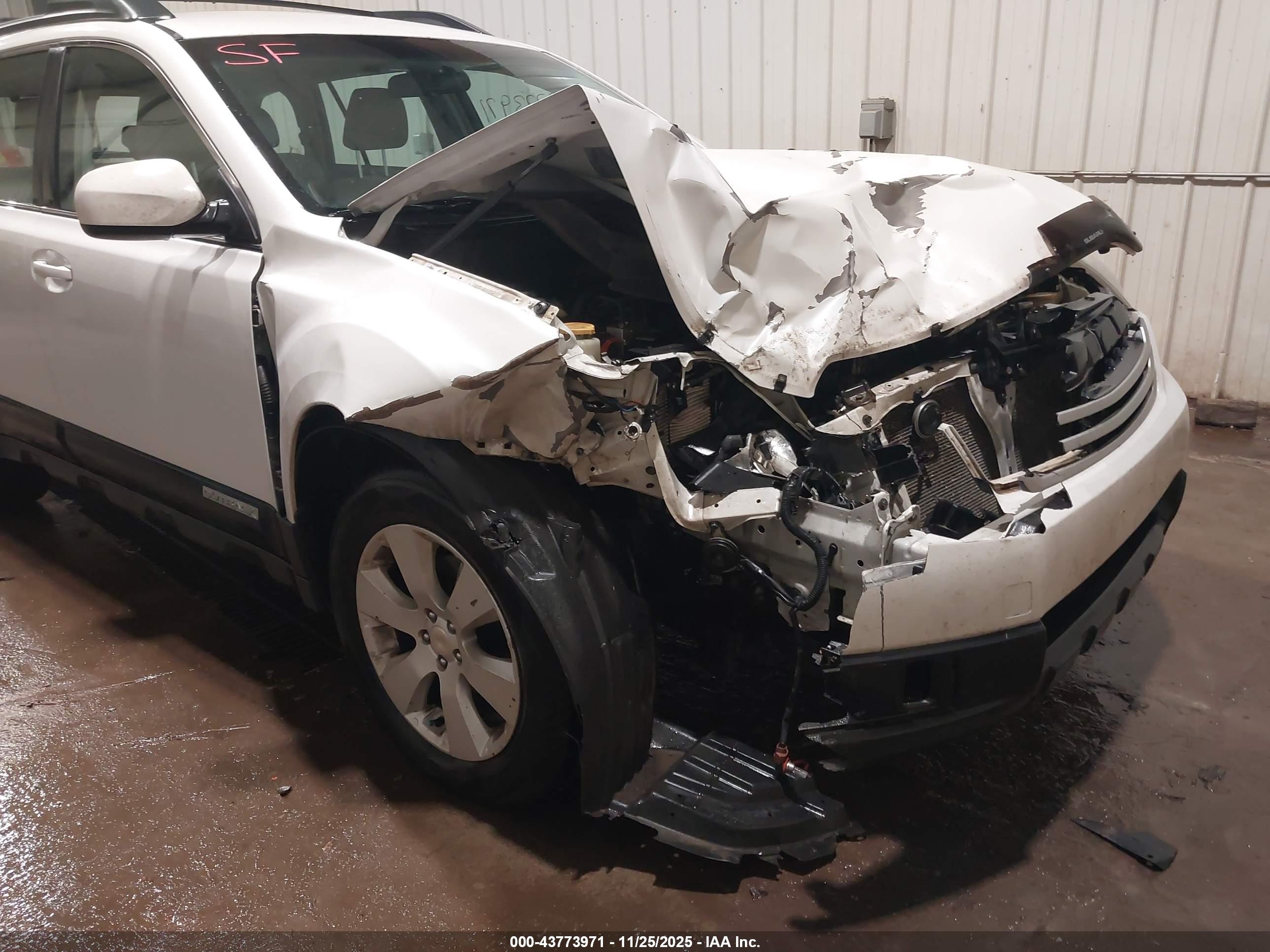 SUBARU OUTBACK image 6