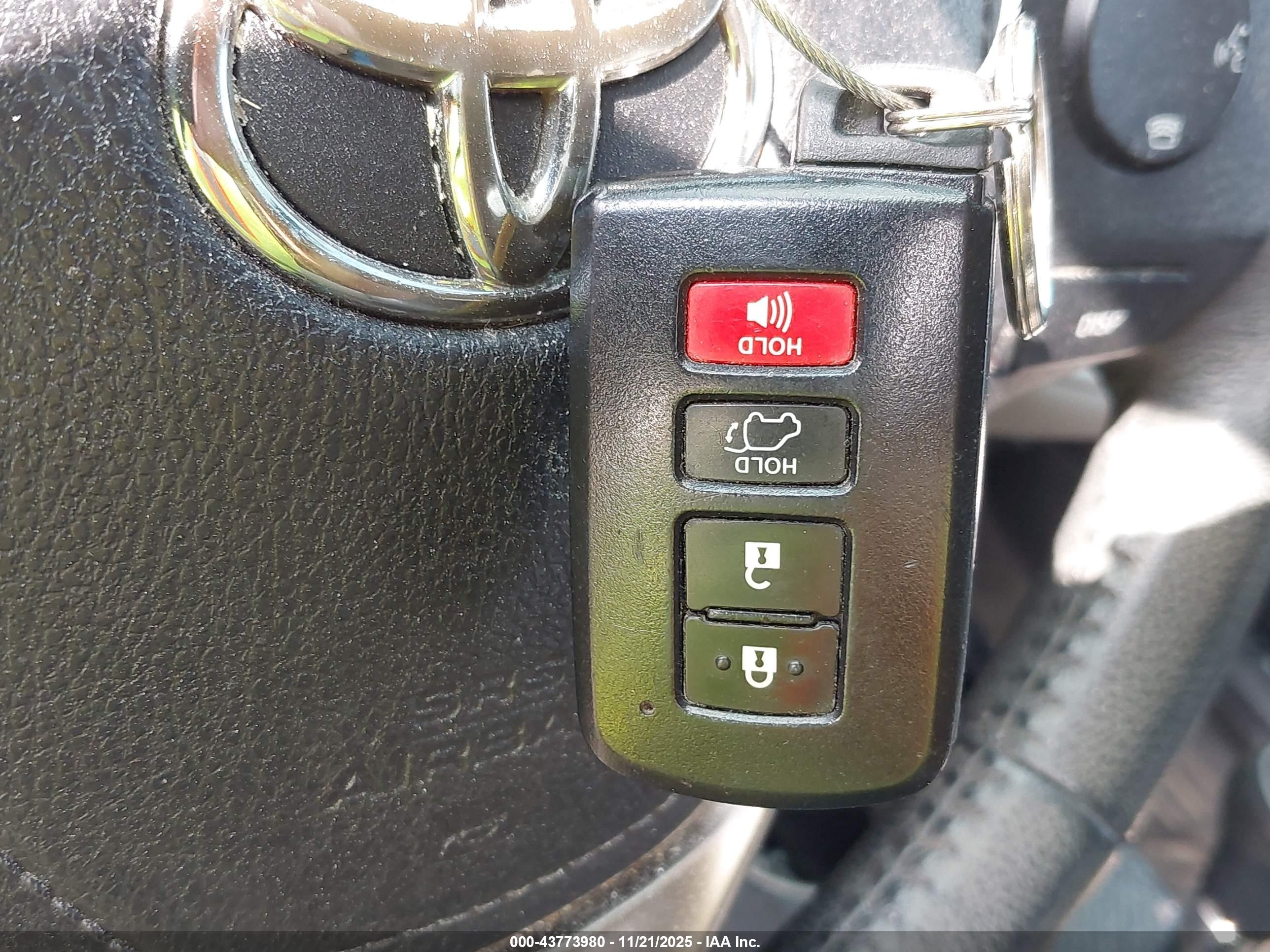 TOYOTA RAV4 image 11