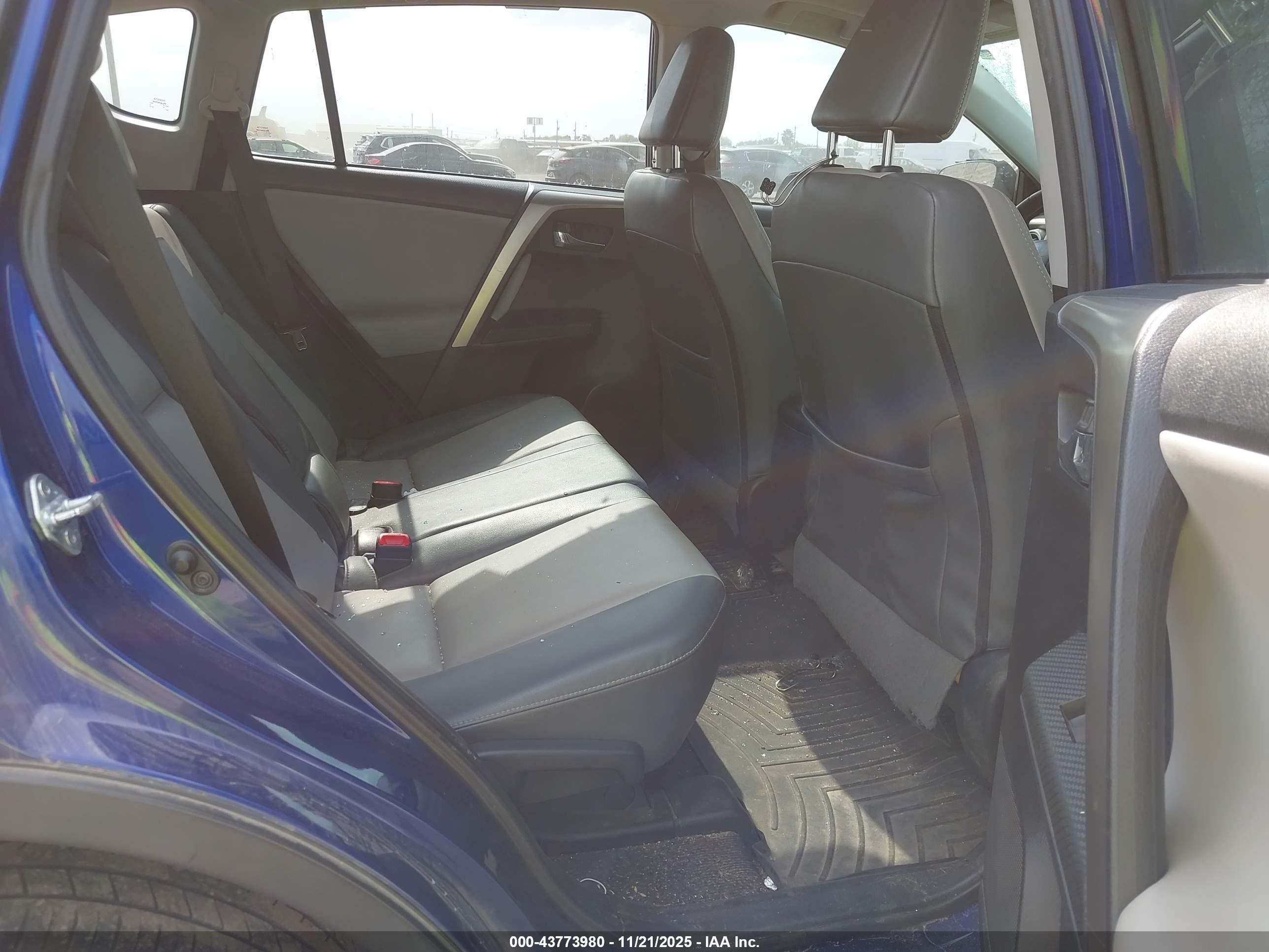 TOYOTA RAV4 image 8