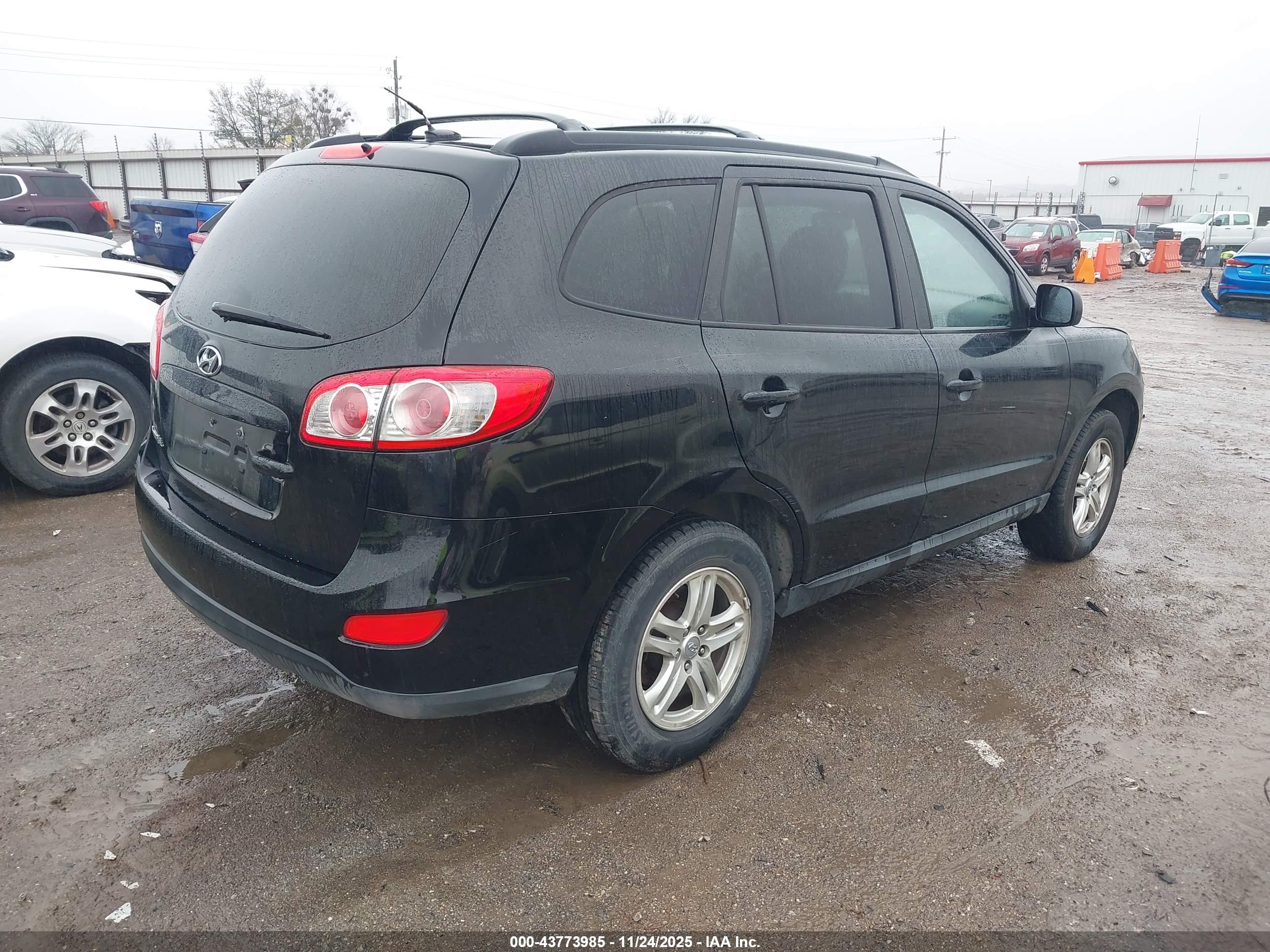 HYUNDAI SANTA image 4