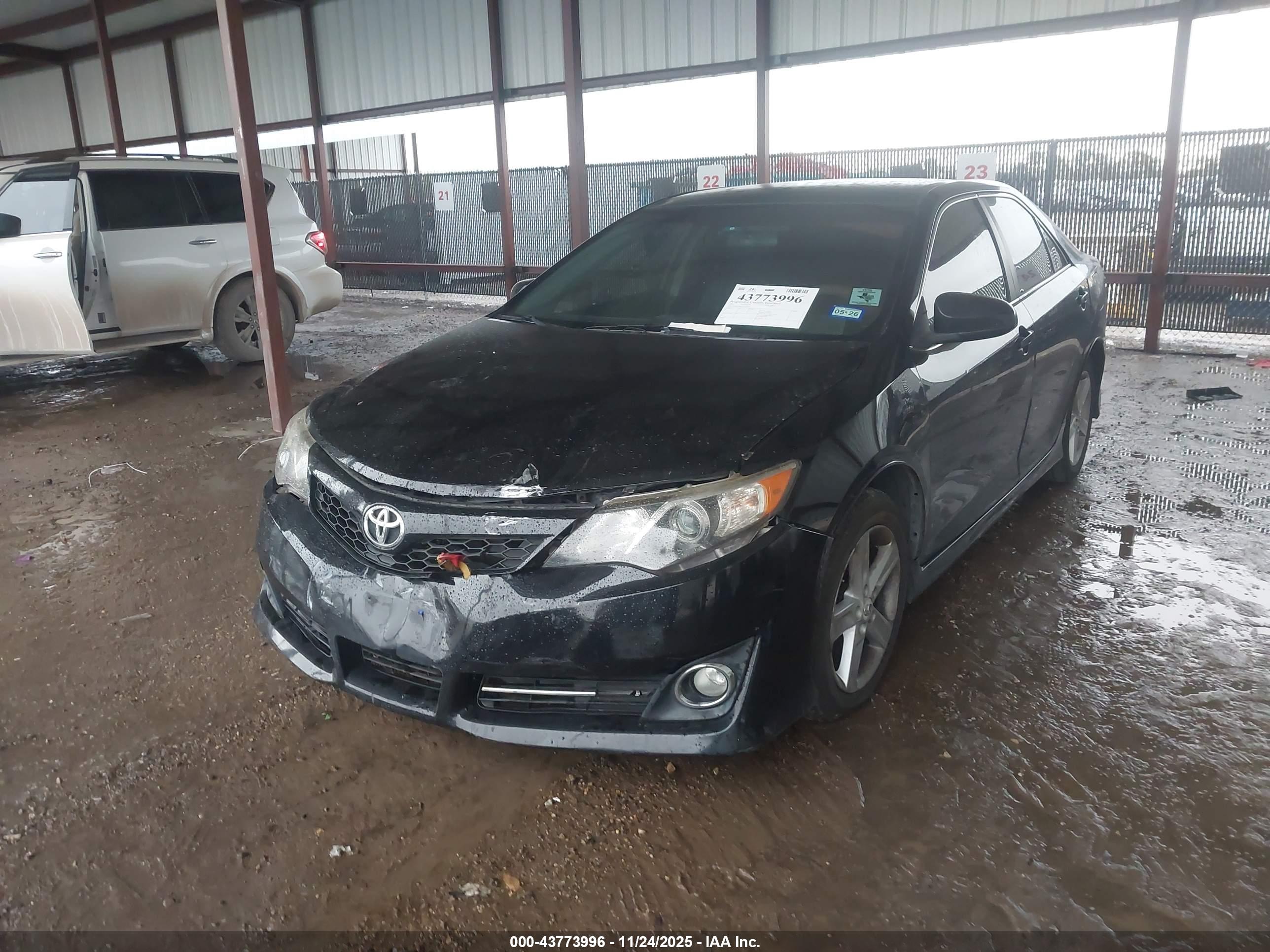 TOYOTA CAMRY image 2