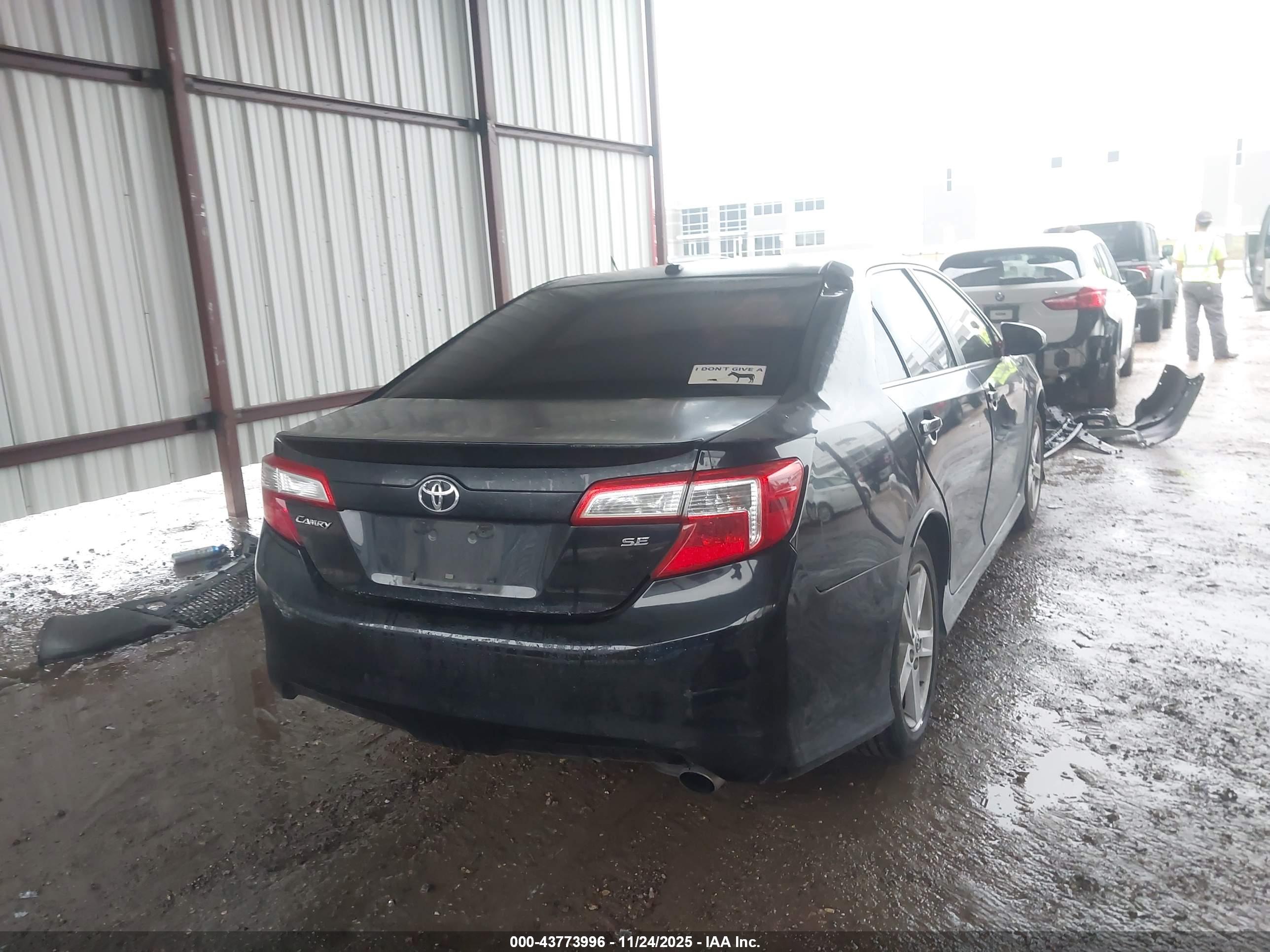 TOYOTA CAMRY image 4