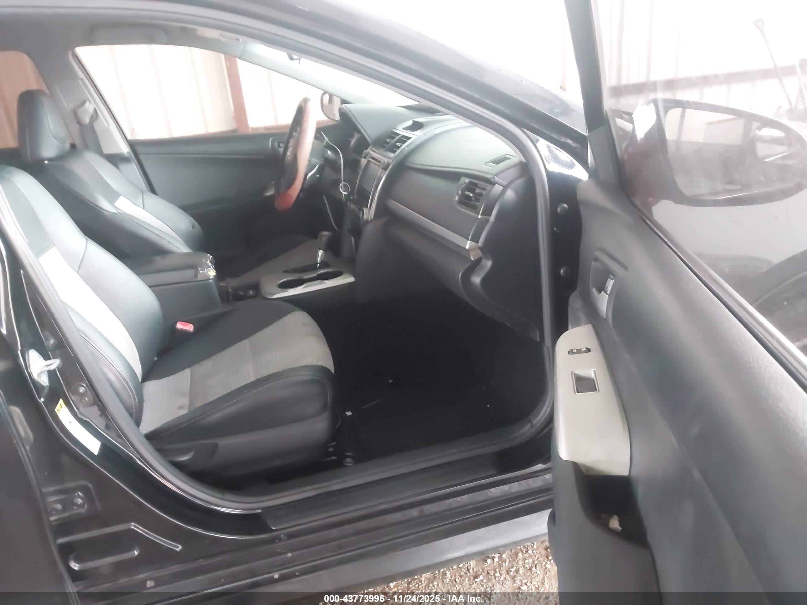 TOYOTA CAMRY image 5