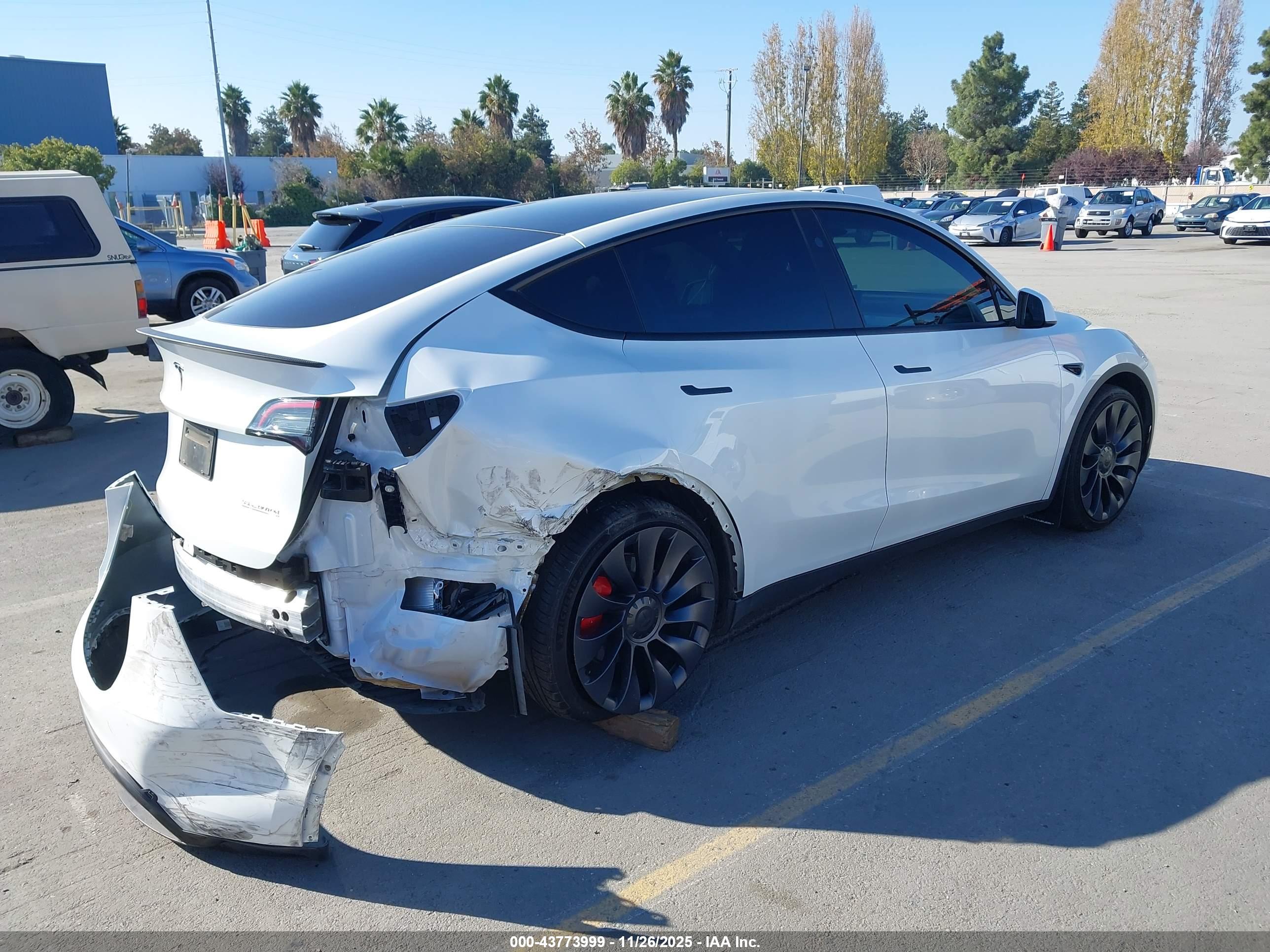 TESLA MODEL image 4