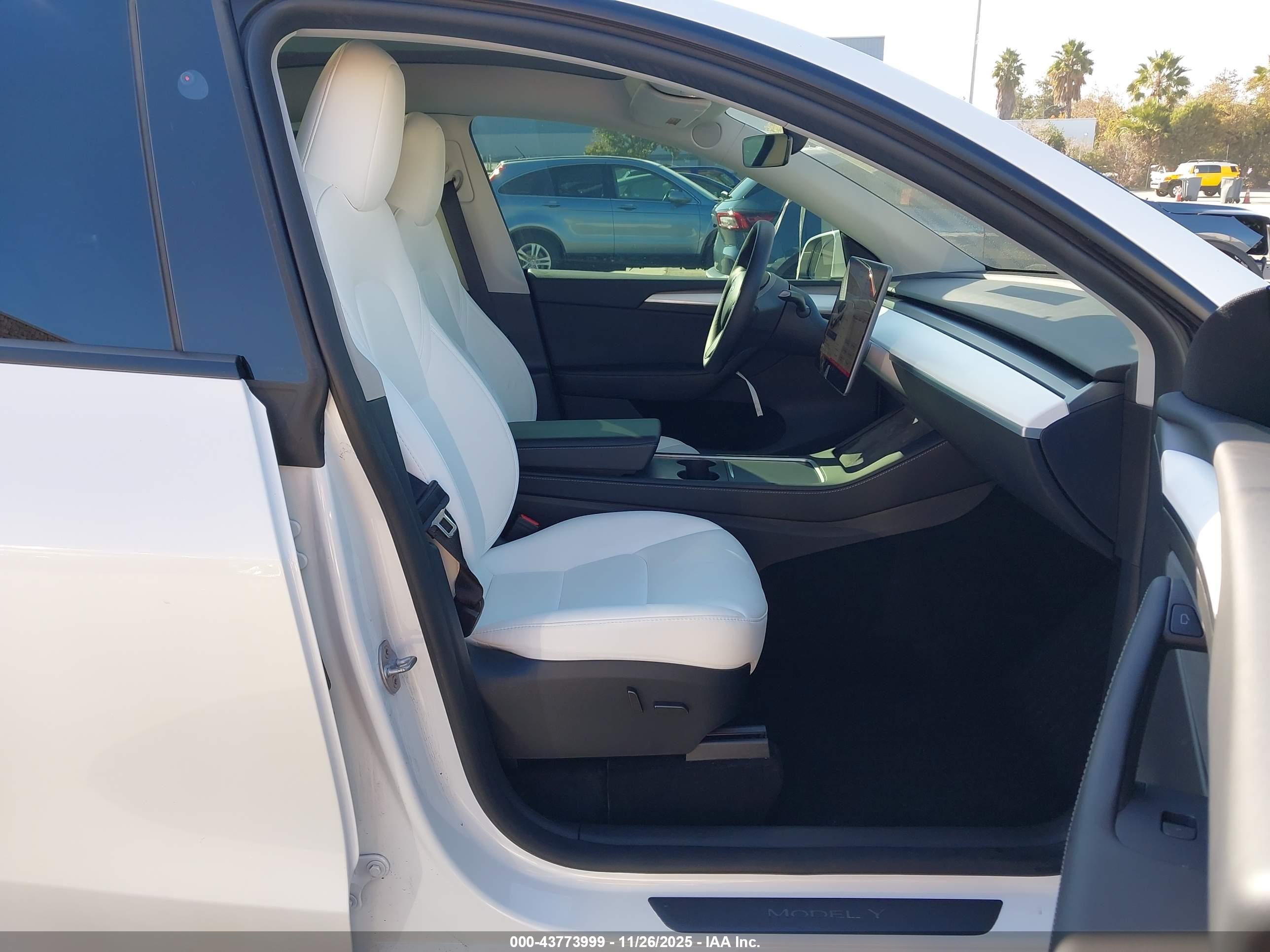 TESLA MODEL image 5