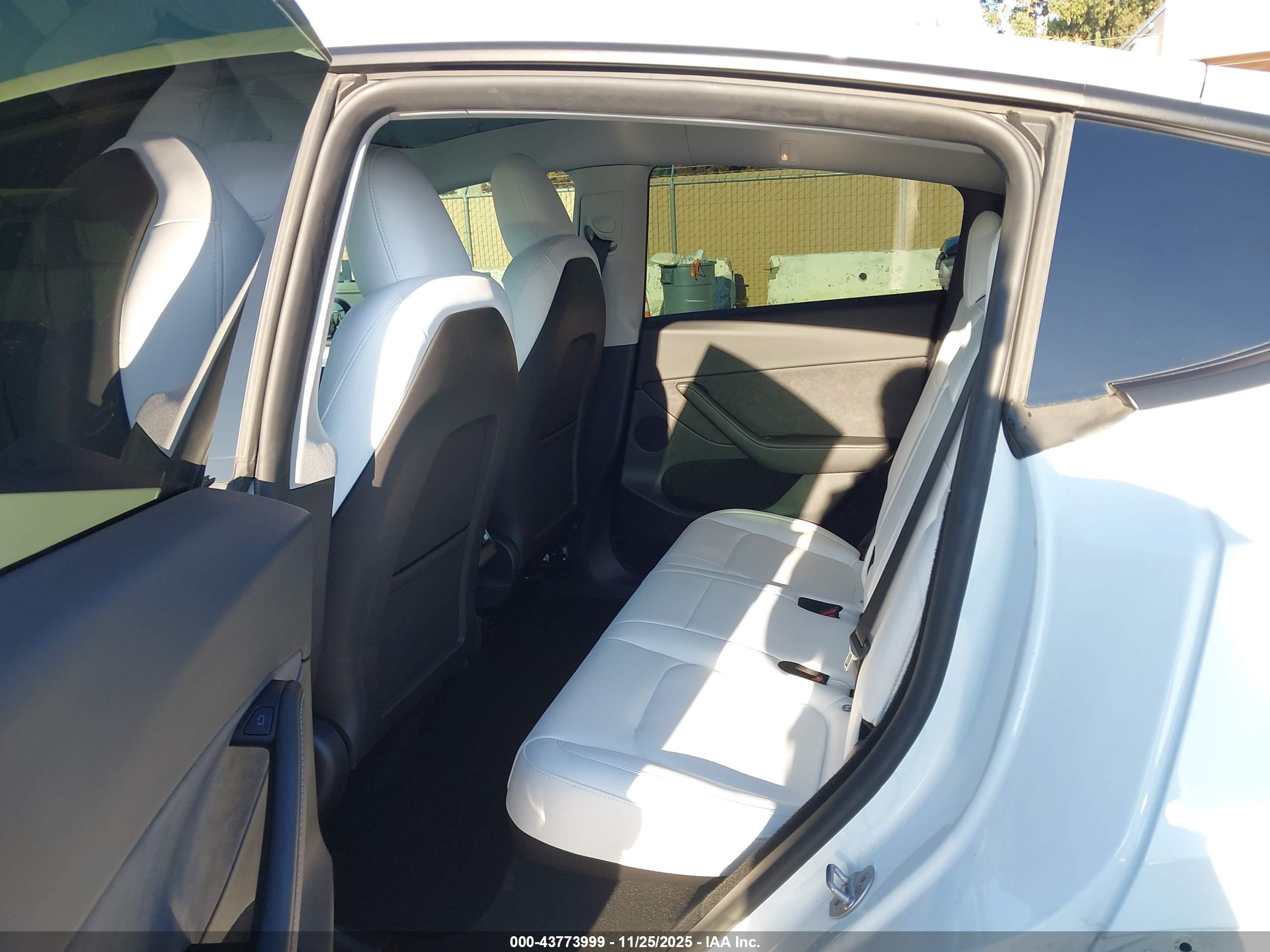TESLA MODEL image 8