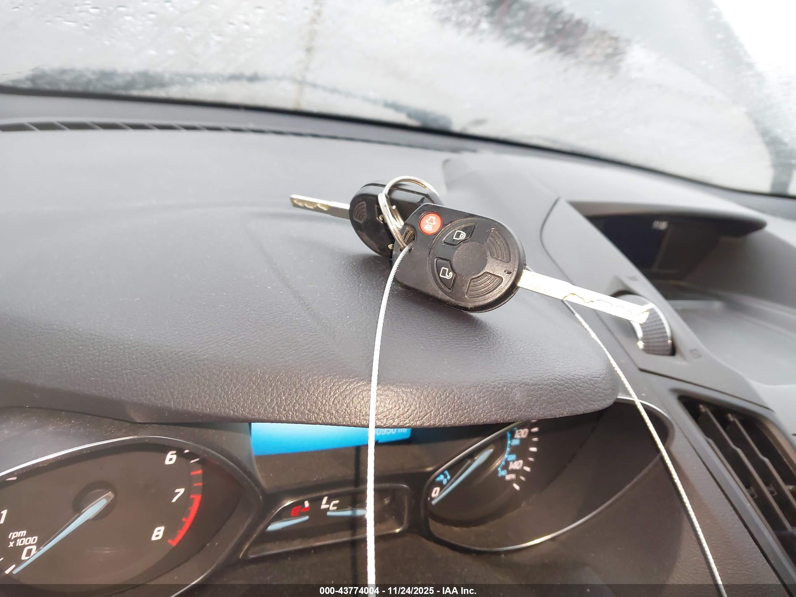 FORD ESCAPE image 11