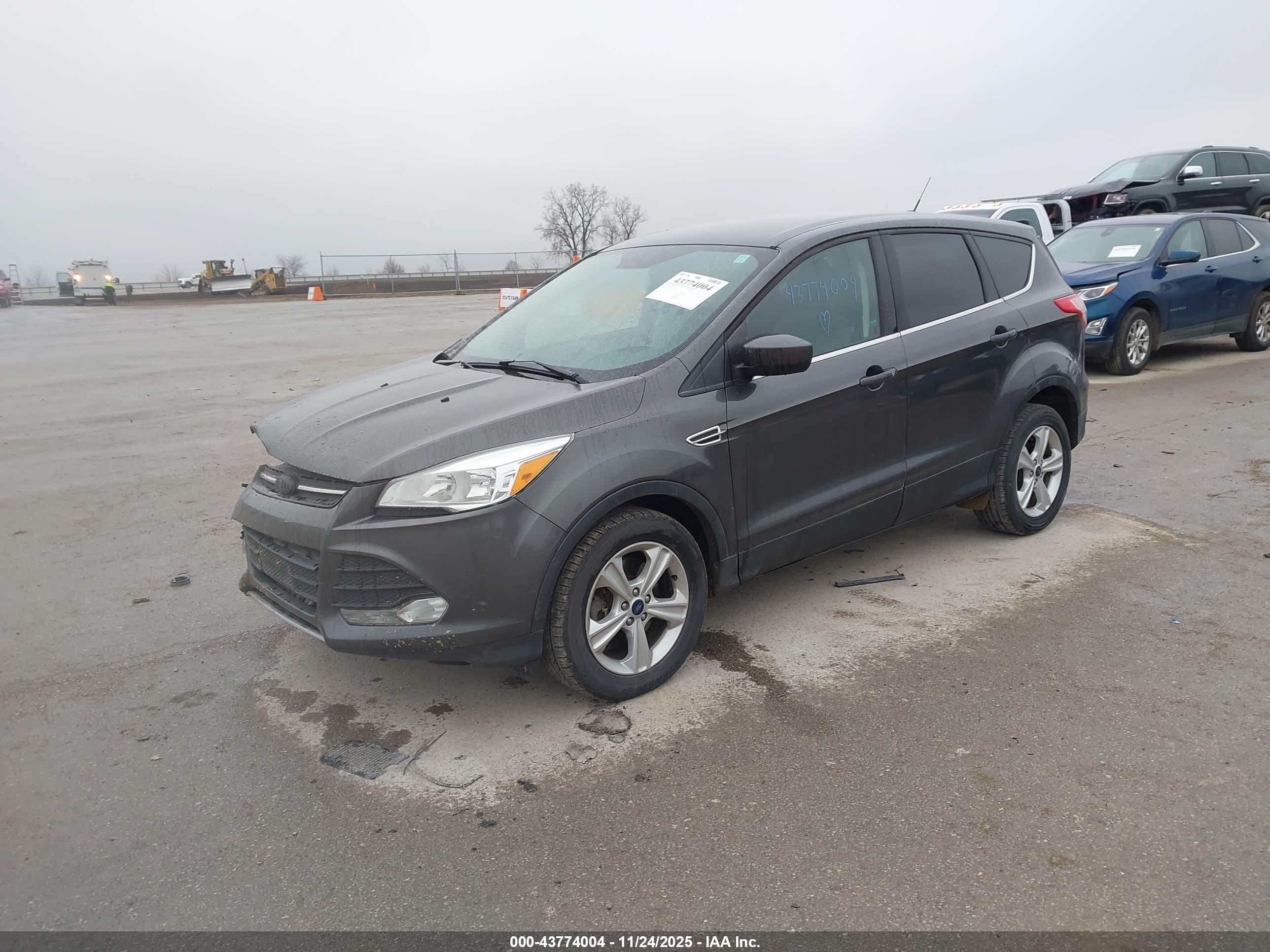 FORD ESCAPE image 2