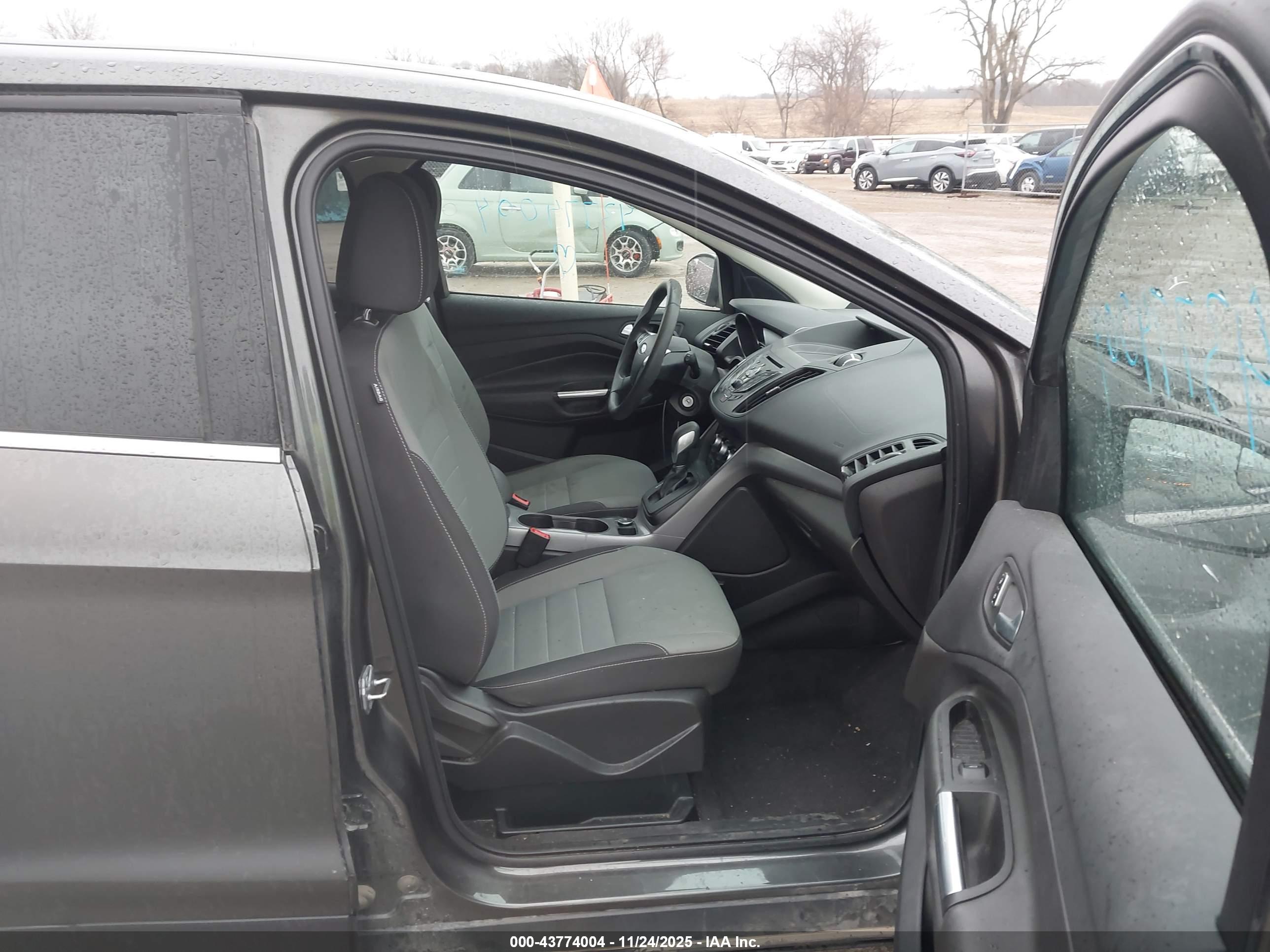 FORD ESCAPE image 5